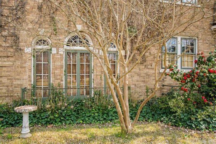 323 W Oak Property Photo 4