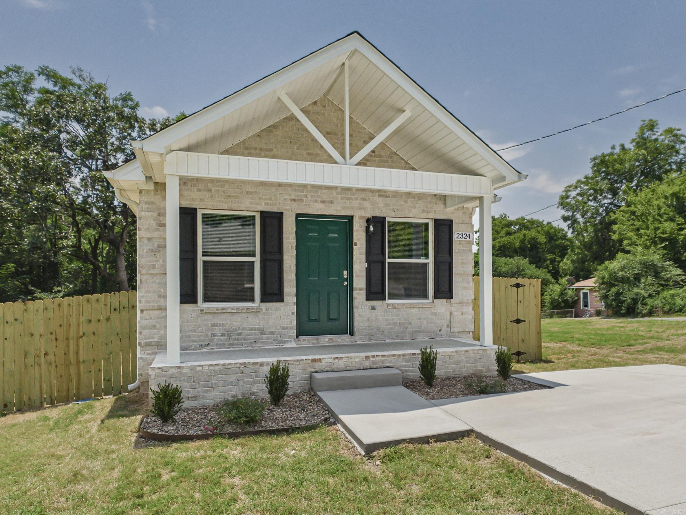 2324.5 W 16th Street Property Photo 4