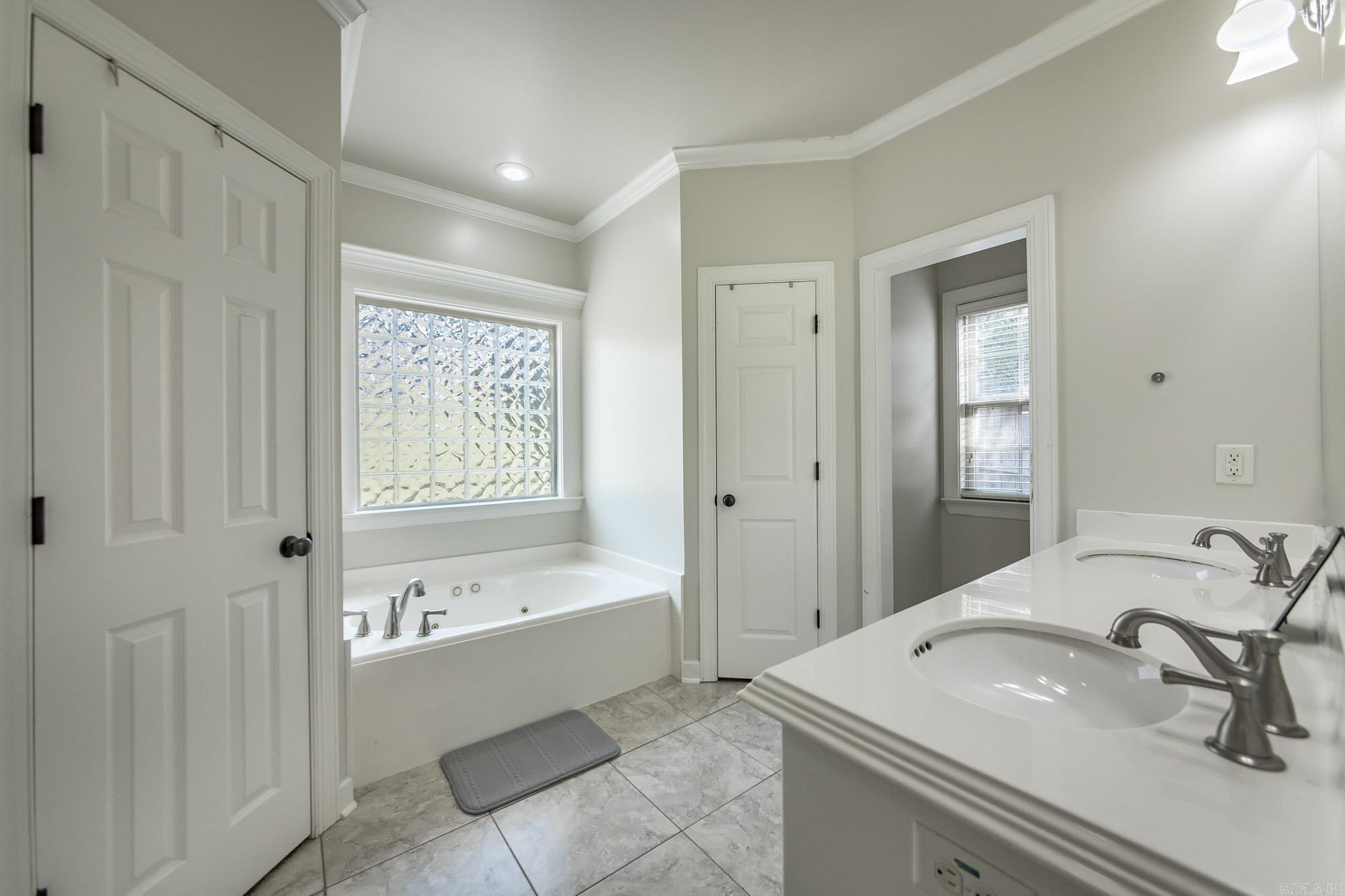 406 Parliament Drive Property Photo 17