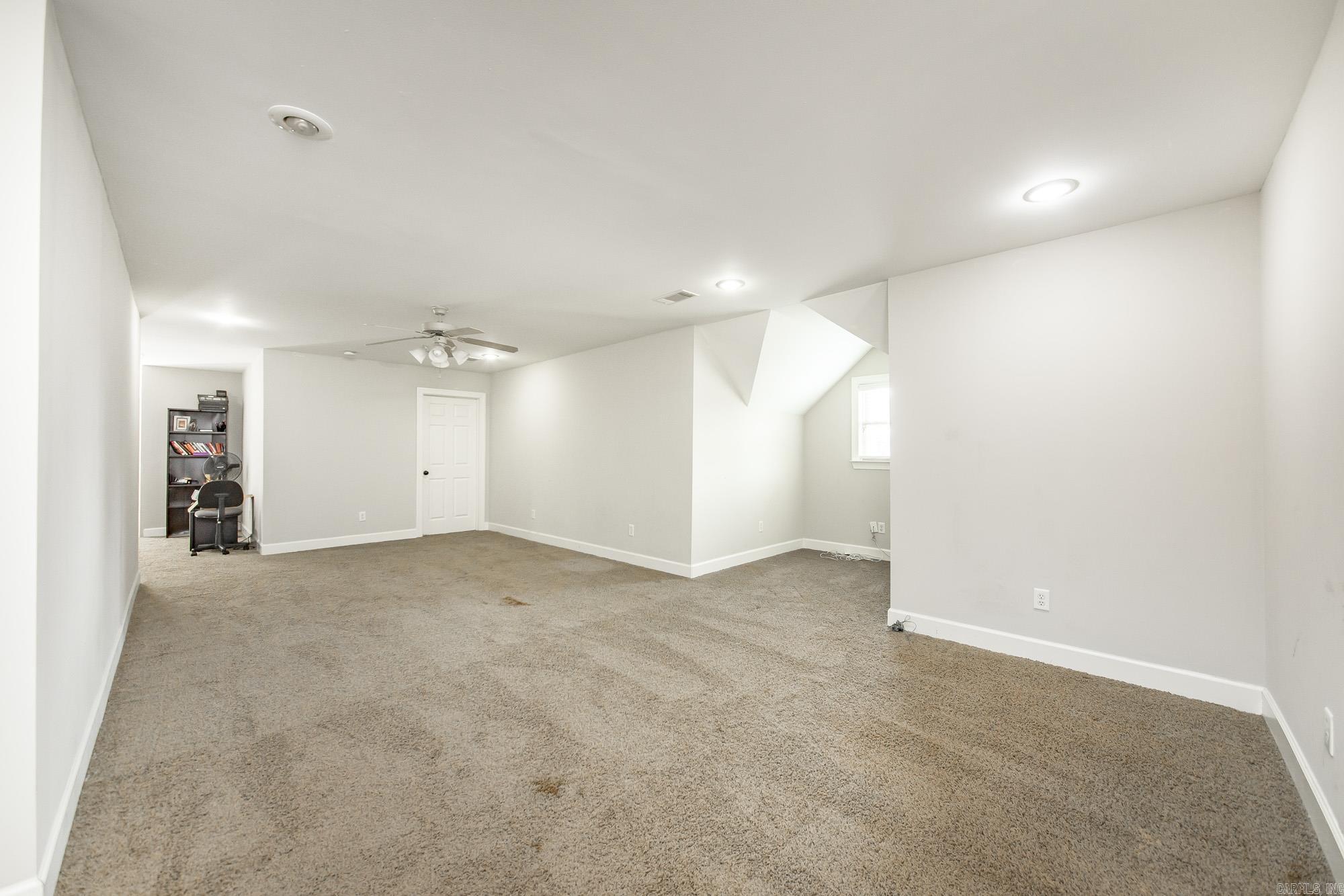 406 Parliament Drive Property Photo 29