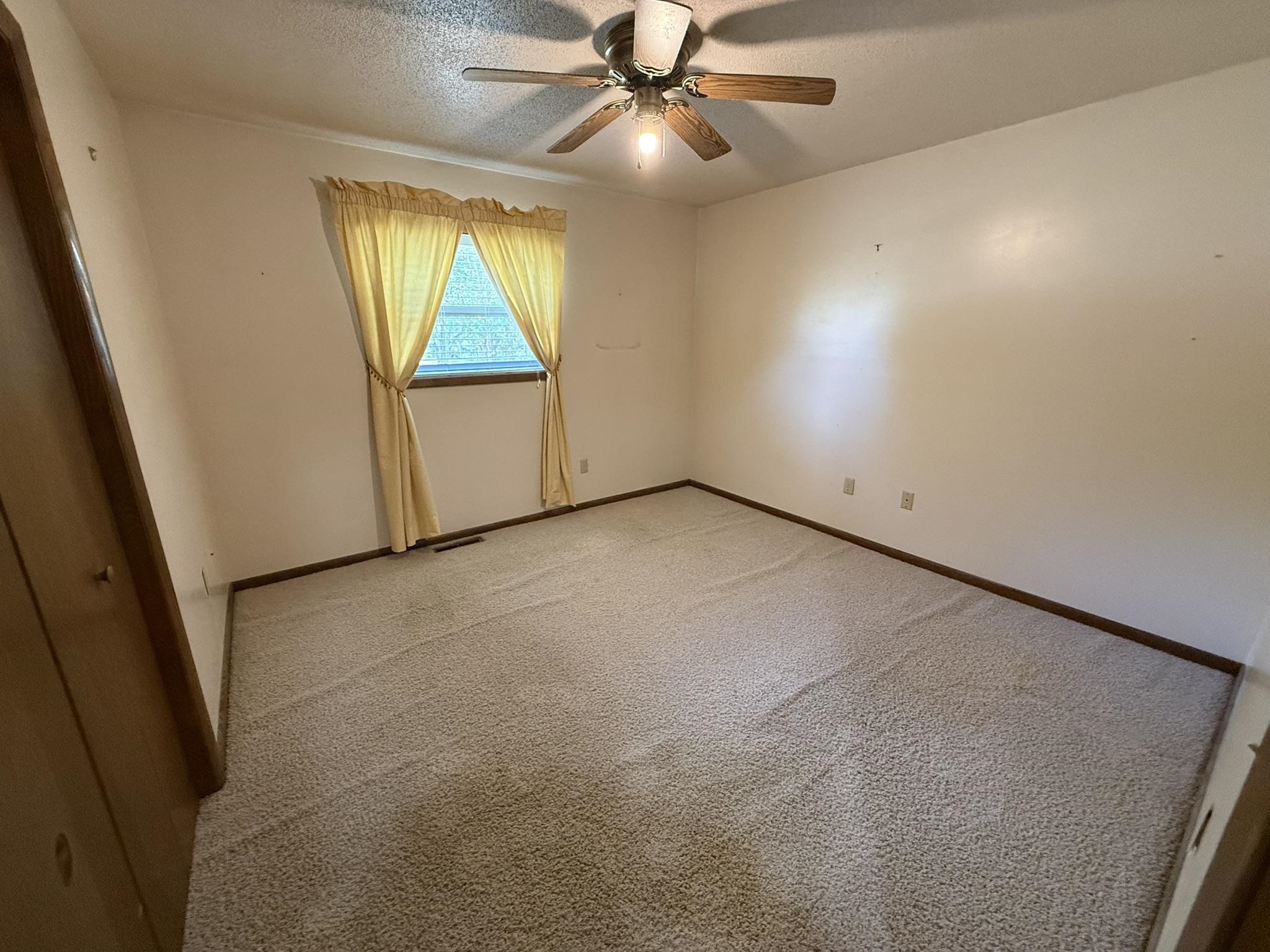82 S Oak Street Property Photo 5