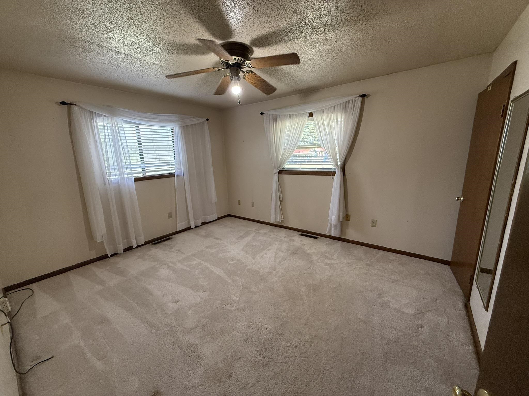 82 S Oak Street Property Photo 7
