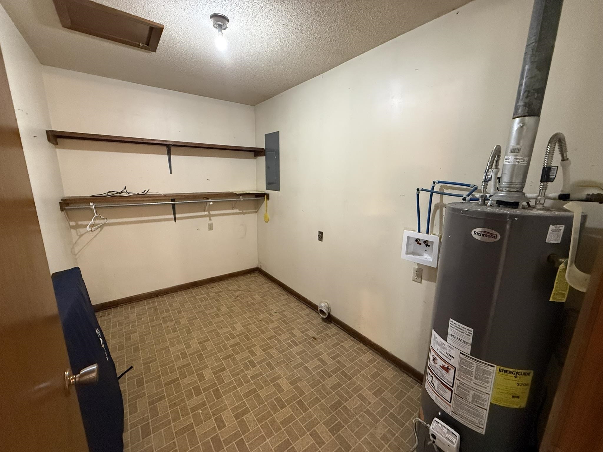 82 S Oak Street Property Photo 10