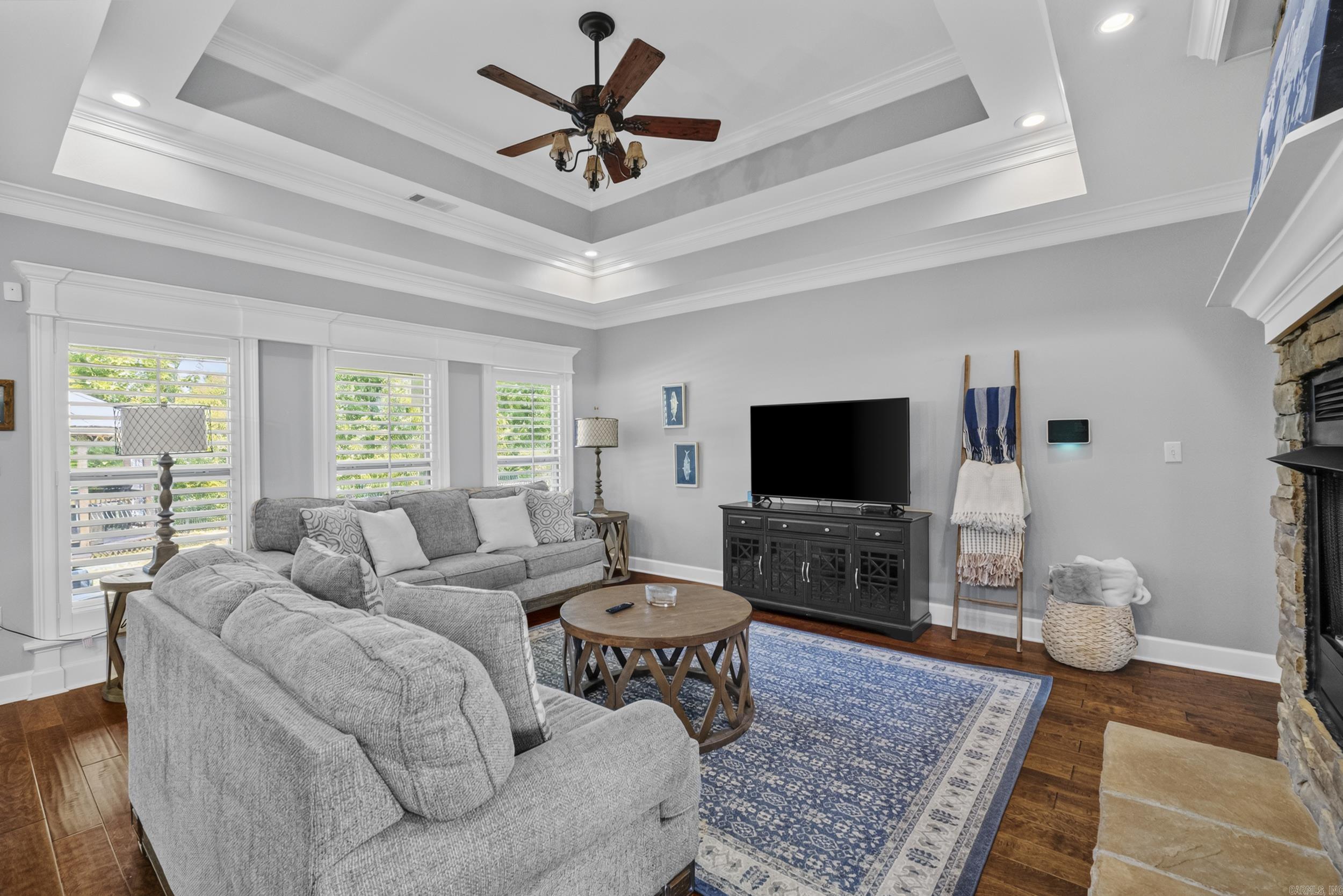 125 E River Drive Property Photo 18