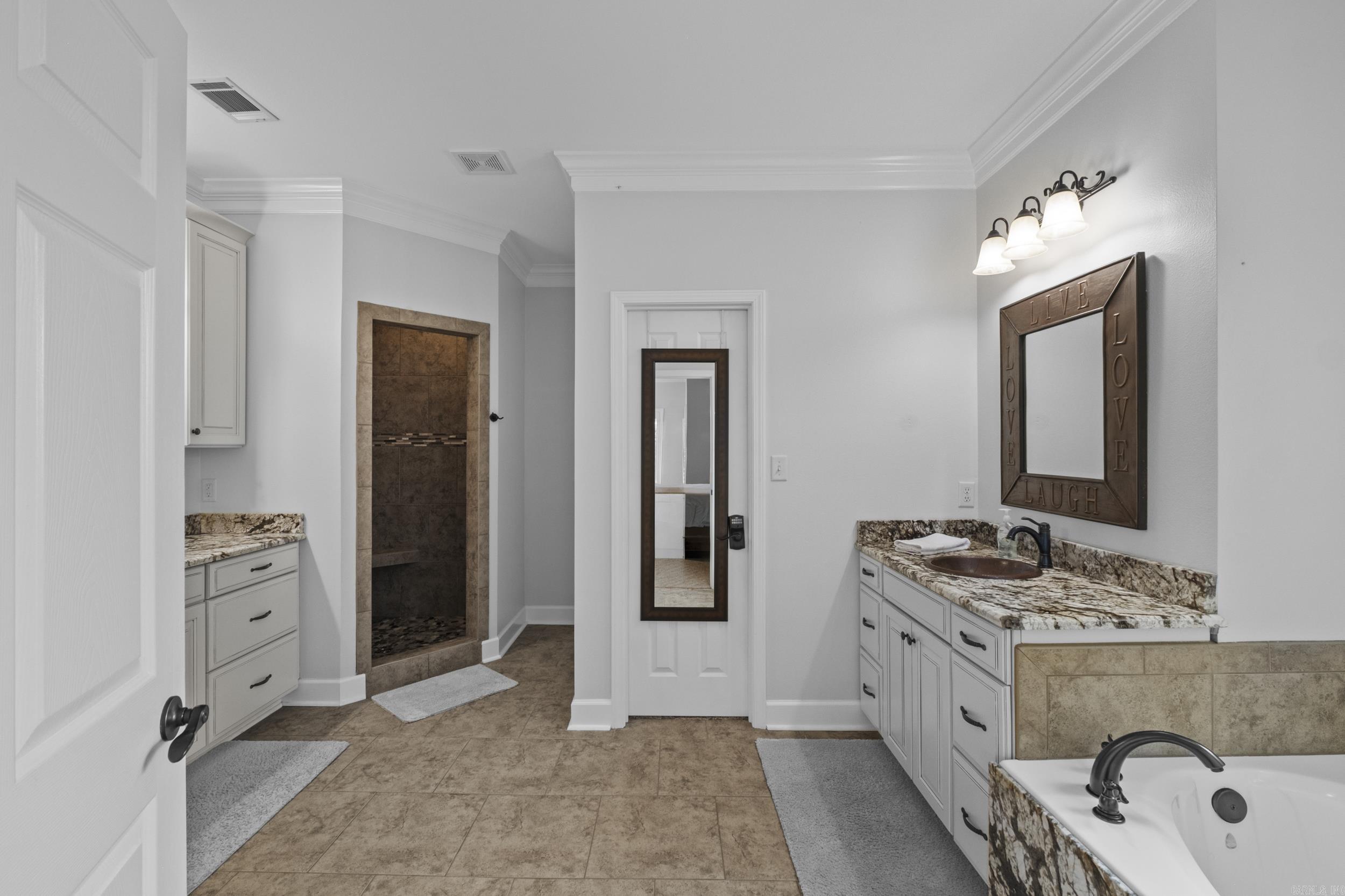 125 E River Drive Property Photo 32