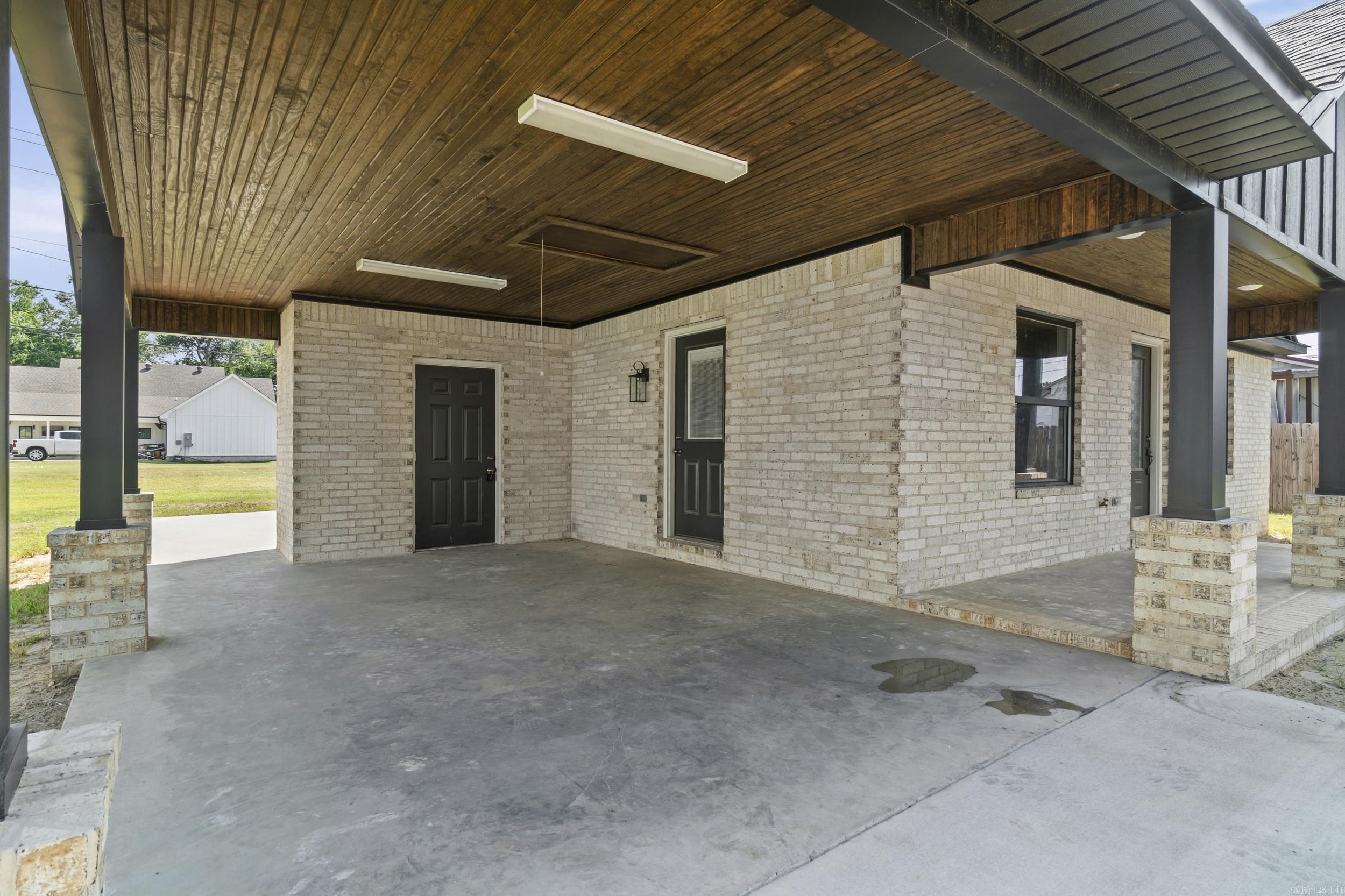 809 Forrest Ave E Property Photo 4