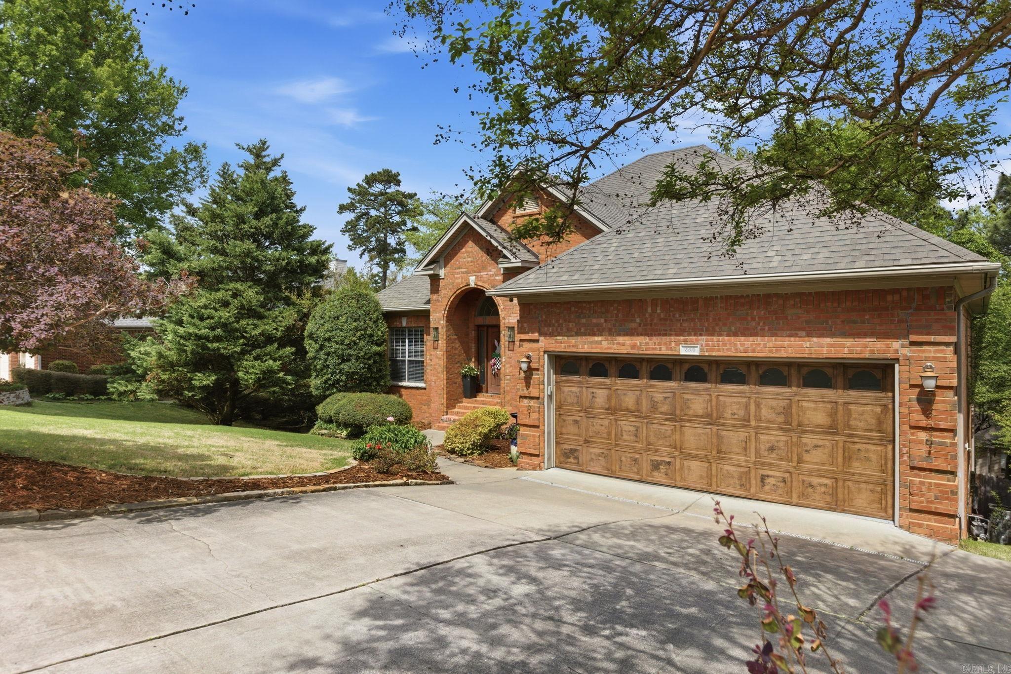 2209 Sawgrass Drive Property Photo 2