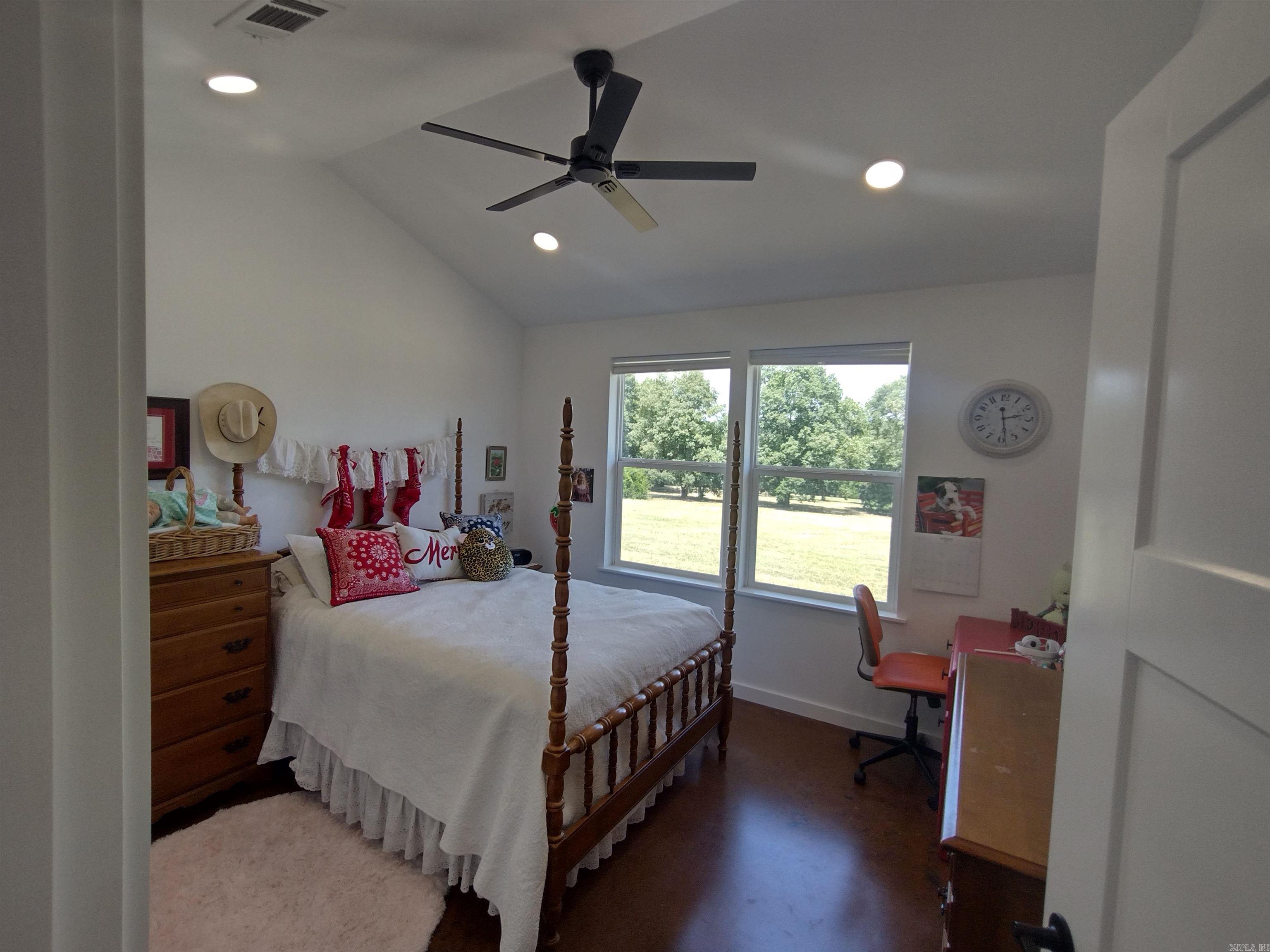 1192 Alamo Dr Property Photo 5