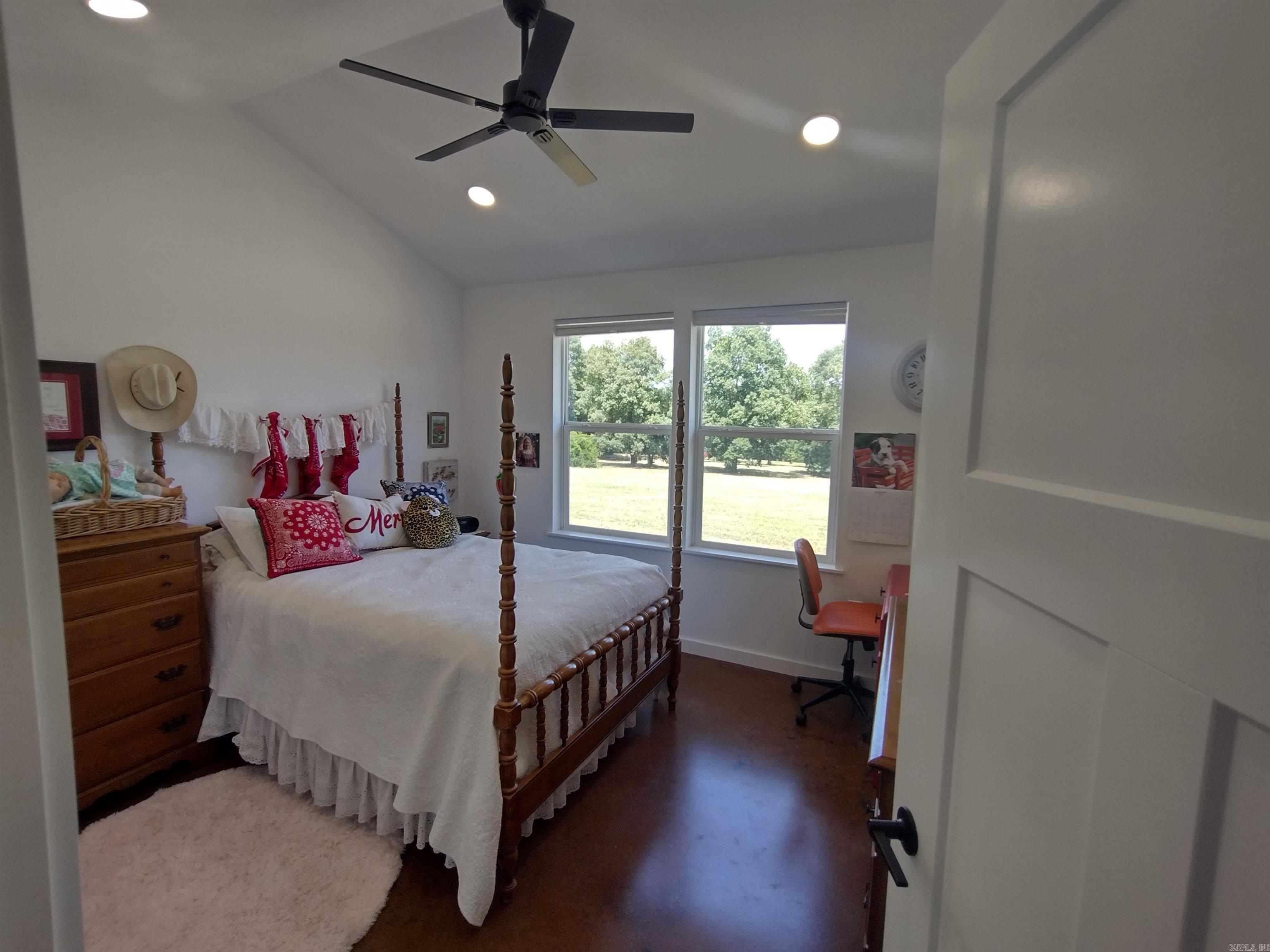 1192 Alamo Dr Property Photo 6