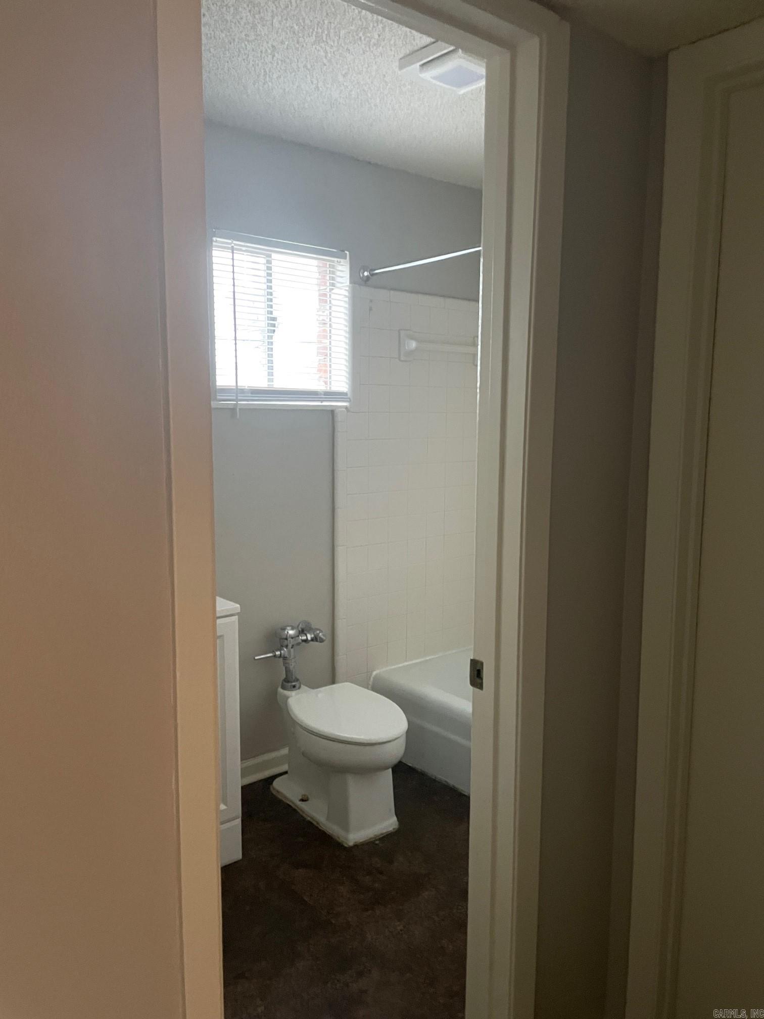 15617 I-30 Property Photo 8