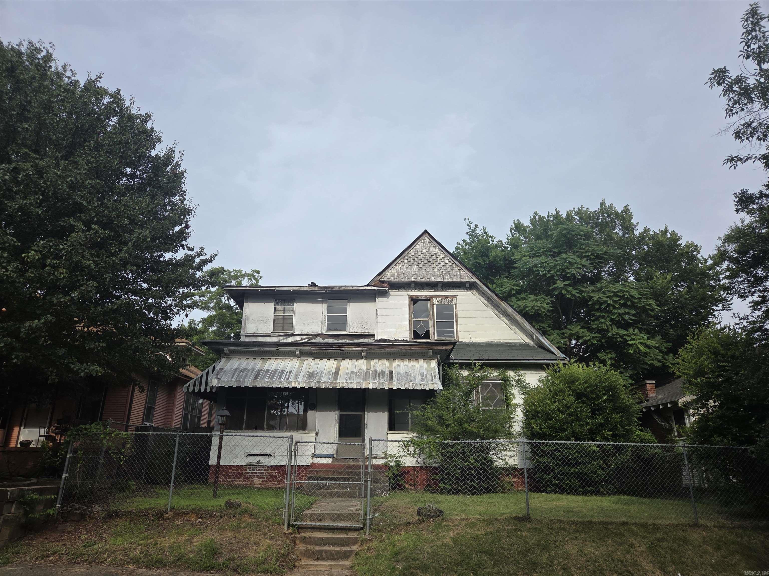 2709 S Izard Property Photo 2