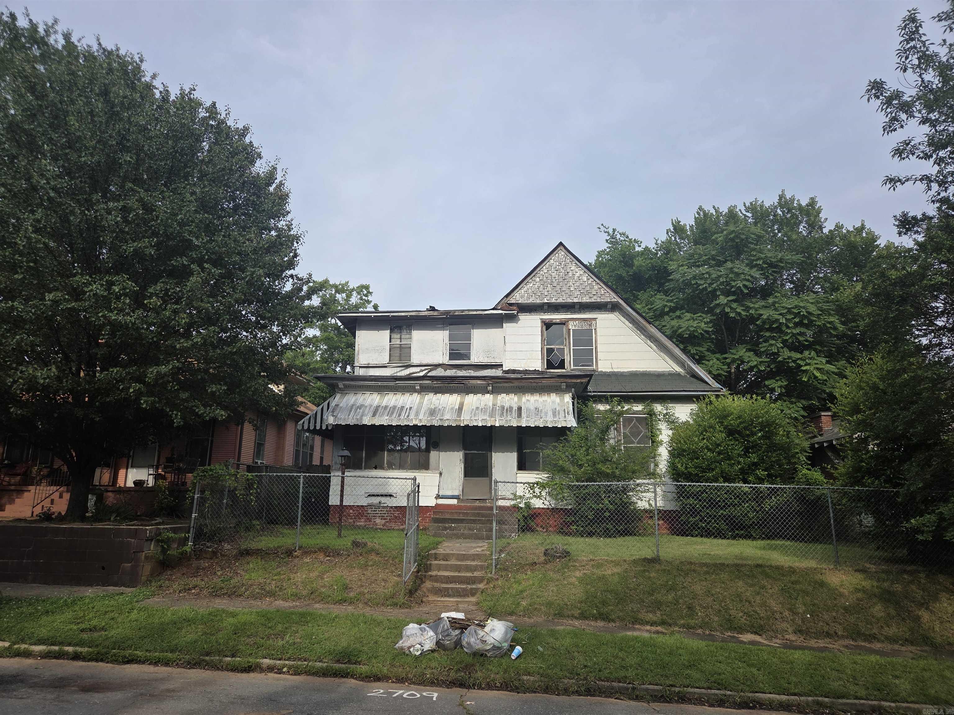 2709 S Izard Property Photo 3