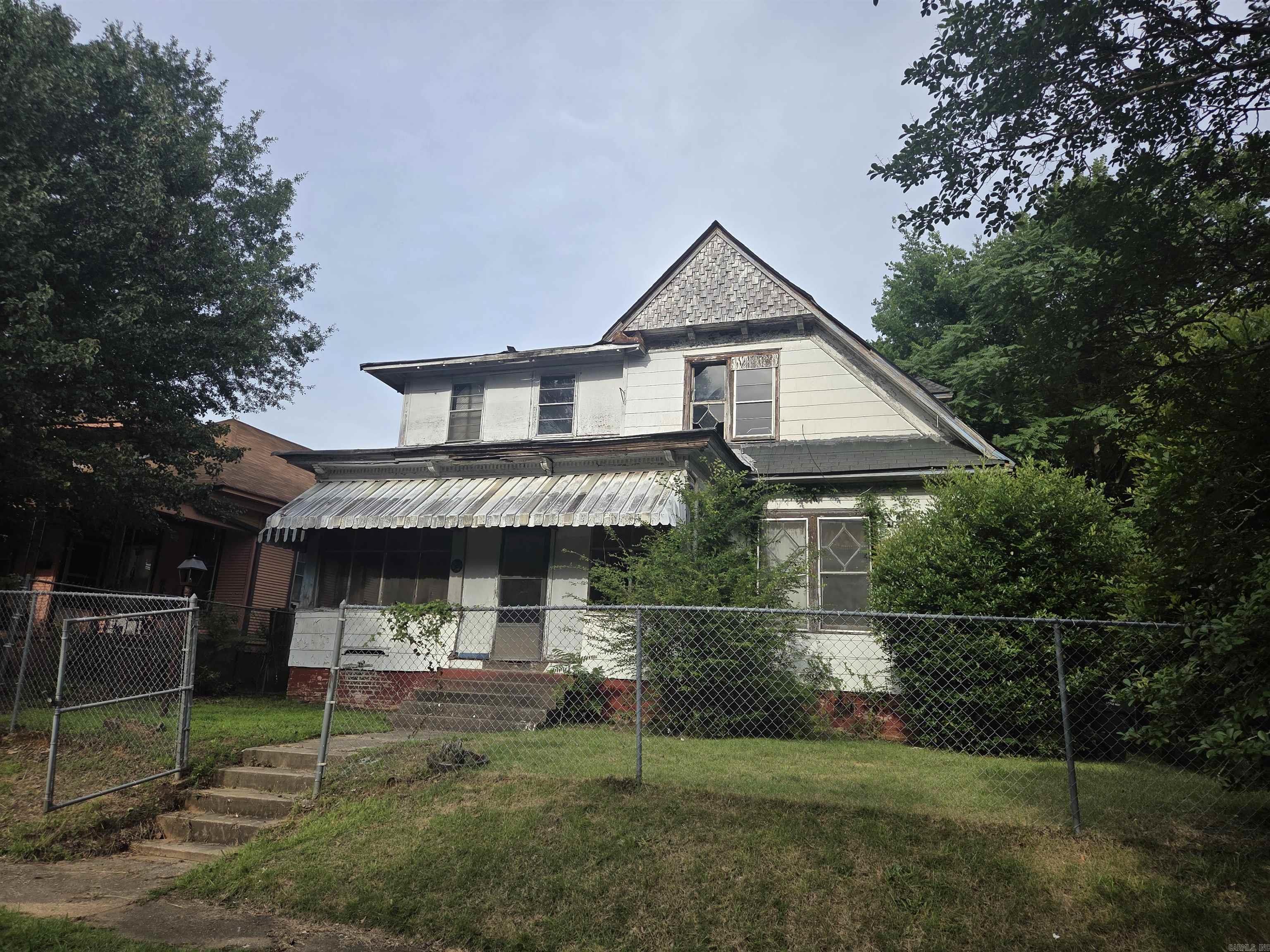 2709 S Izard Property Photo 6