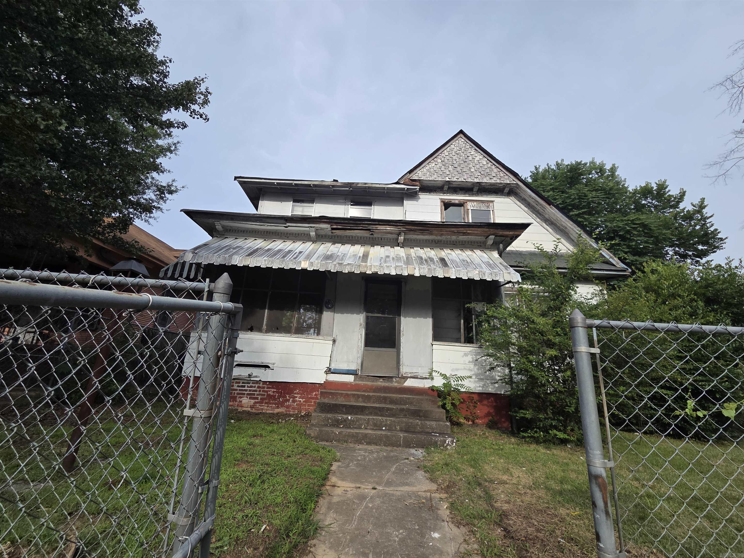 2709 S Izard Property Photo 8