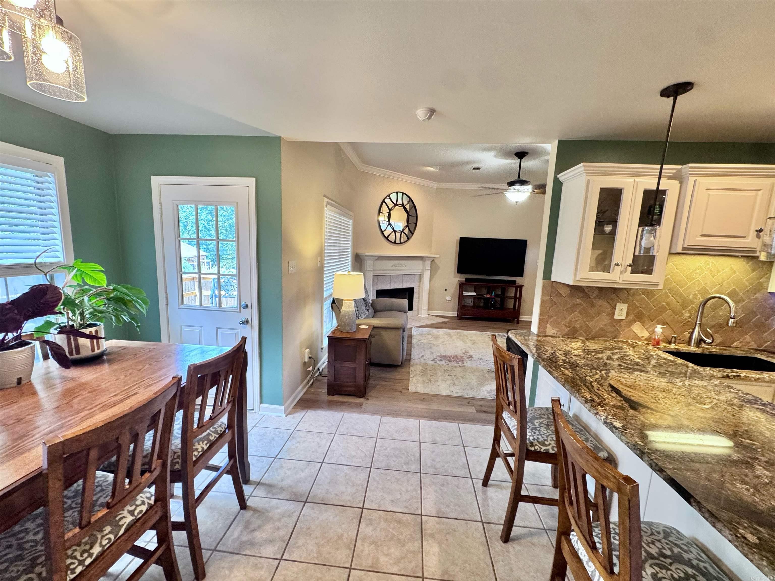 11572 Ridgetop Drive Property Photo 3