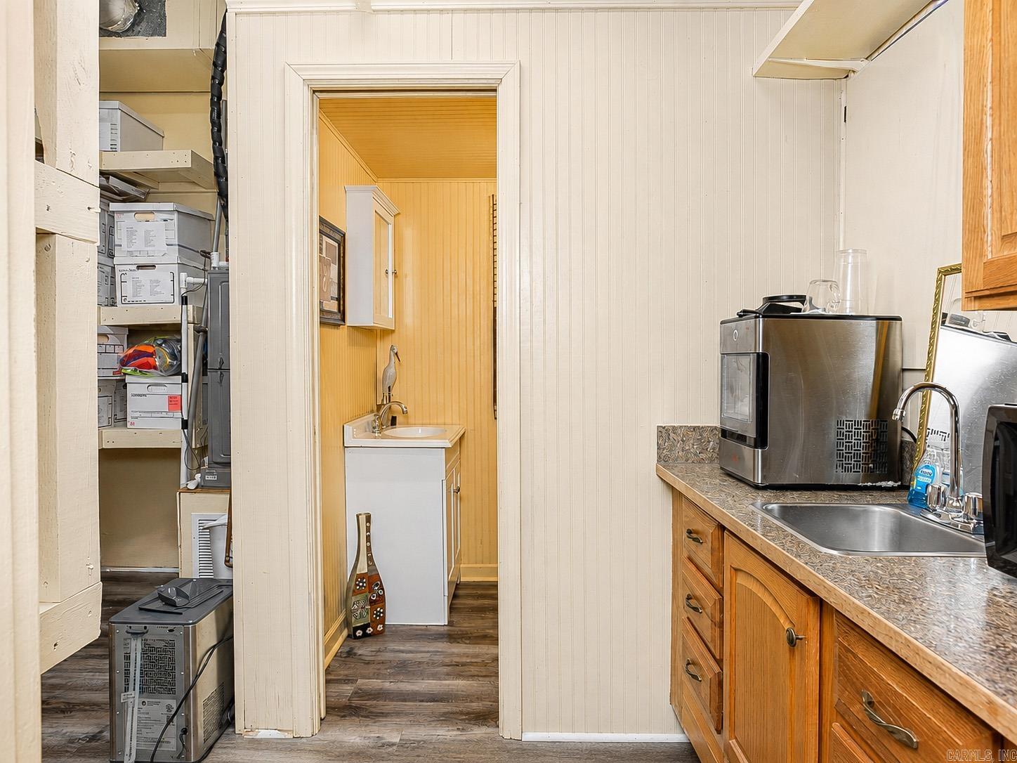 102-104 N Oak Street Property Photo 16