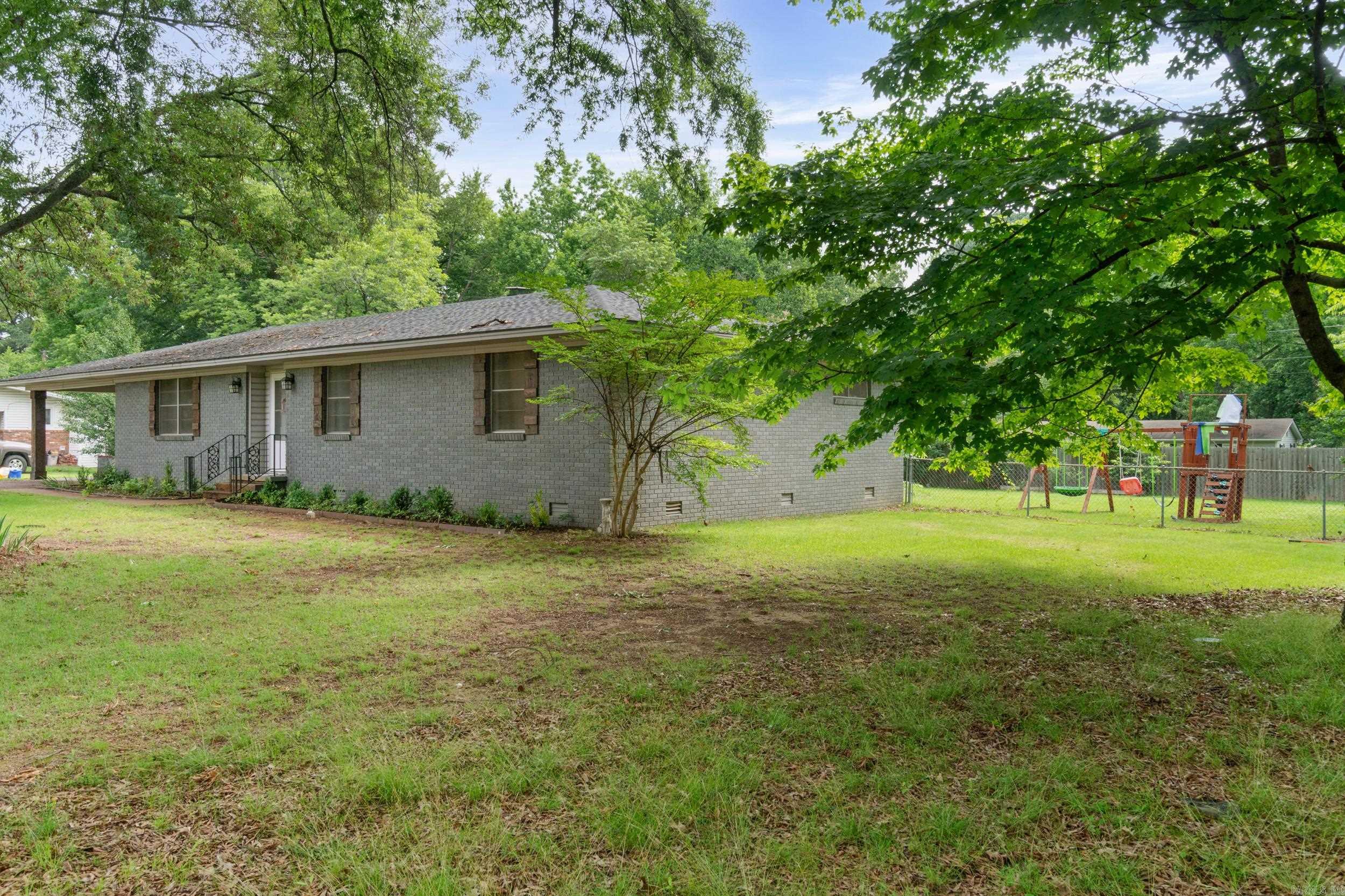 8 Susan Dr Property Photo 4