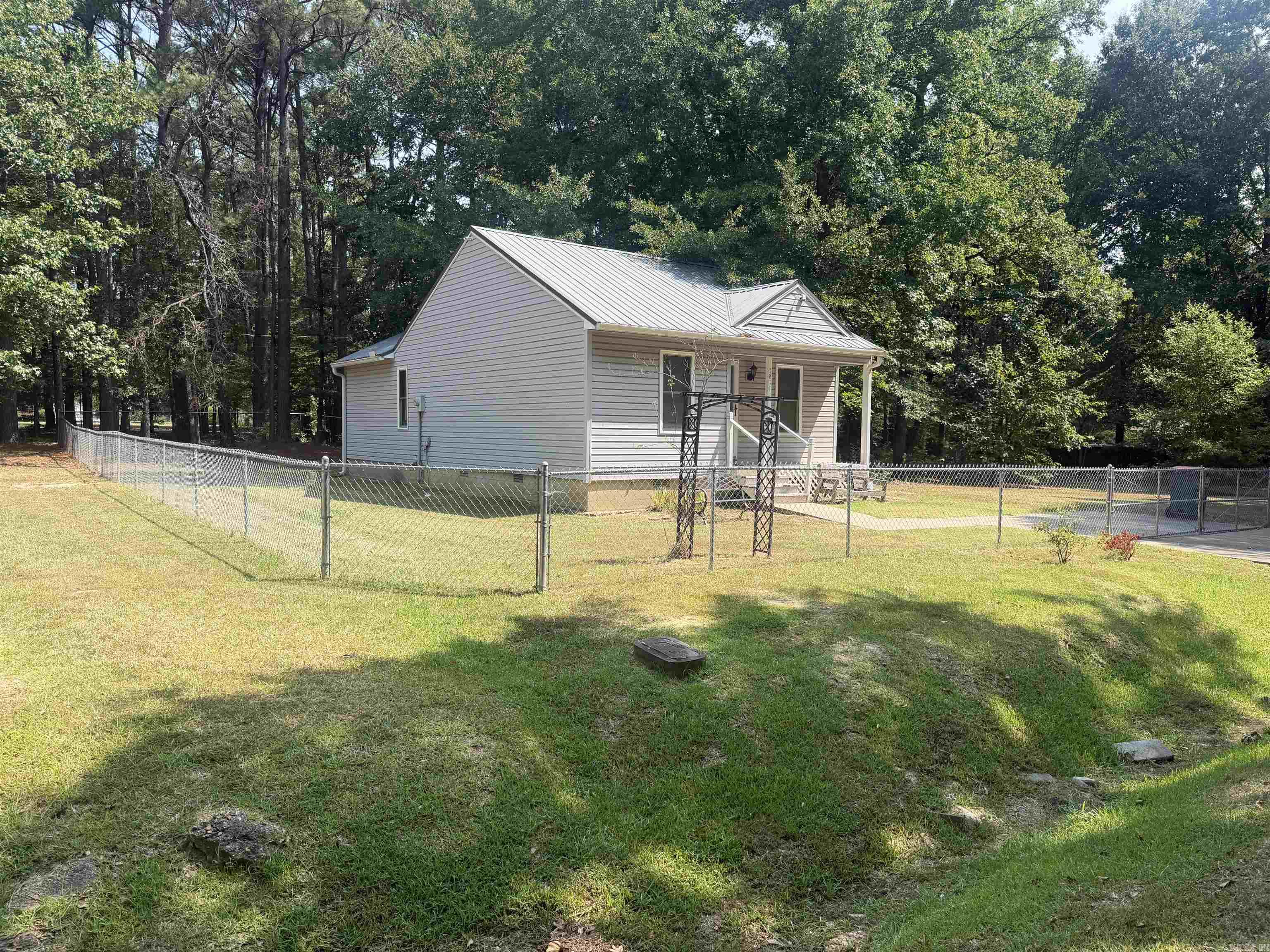 5811 W Jones Street Property Photo 2