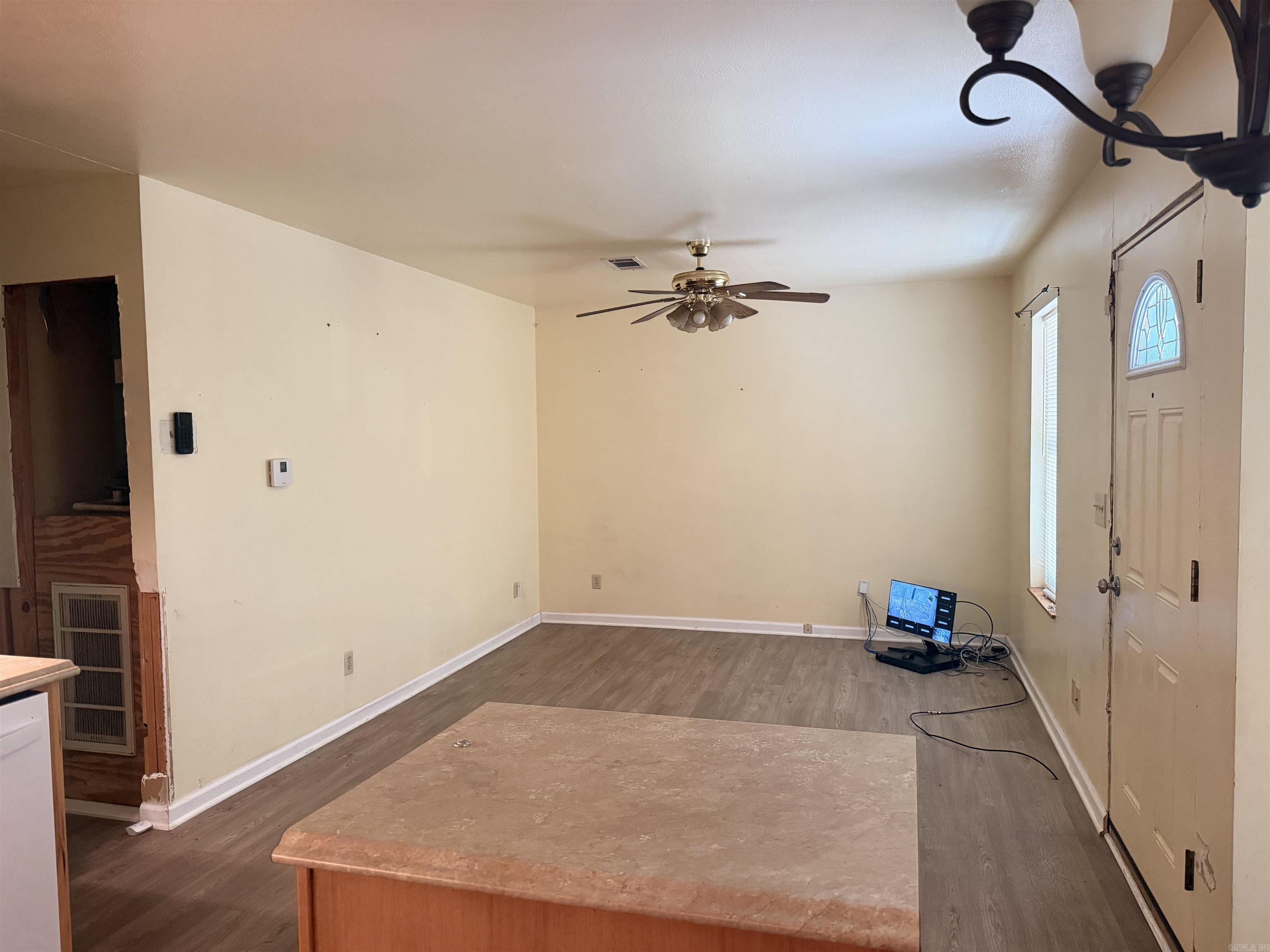 5811 W Jones Street Property Photo 8