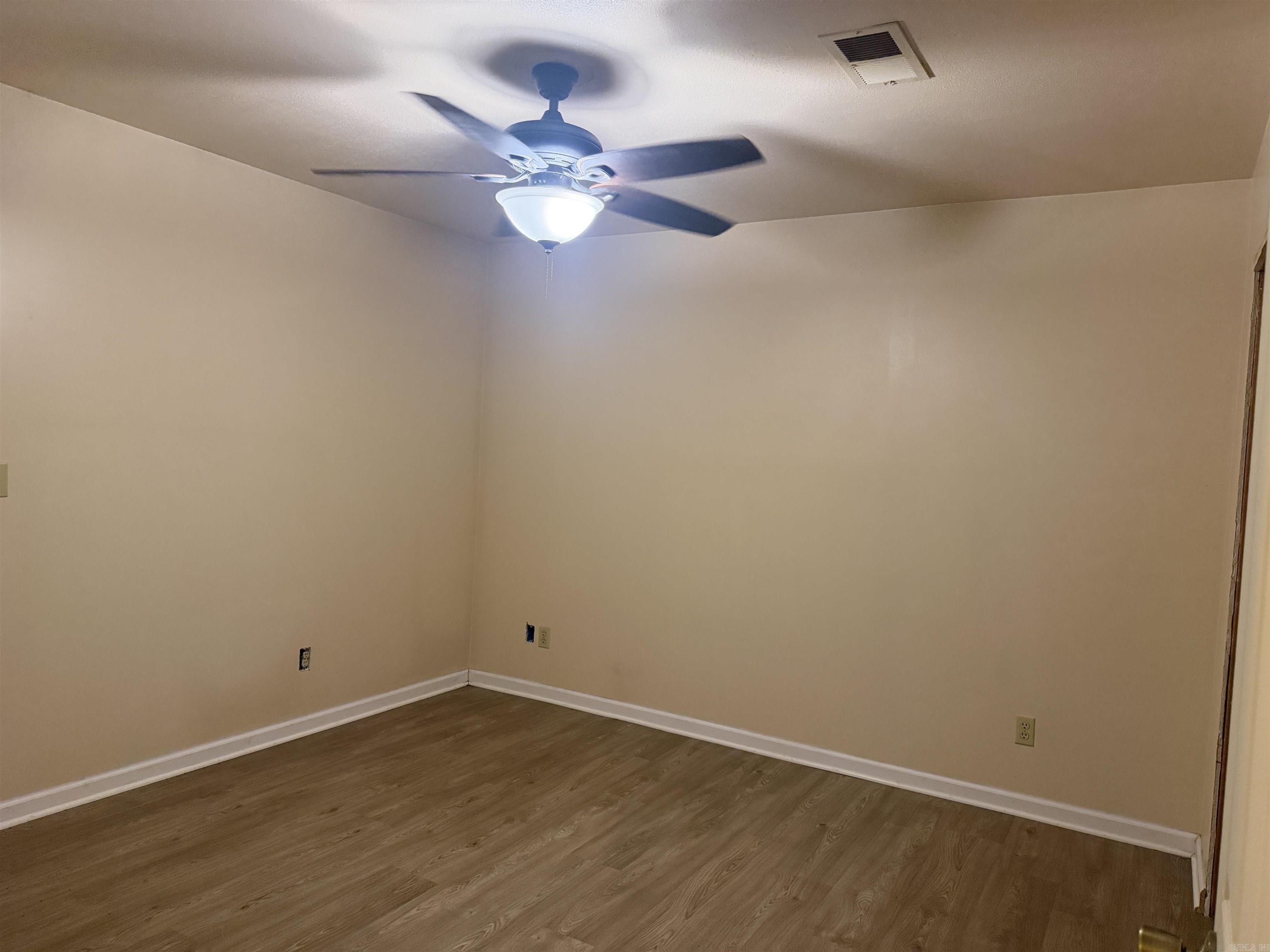 5811 W Jones Street Property Photo 9