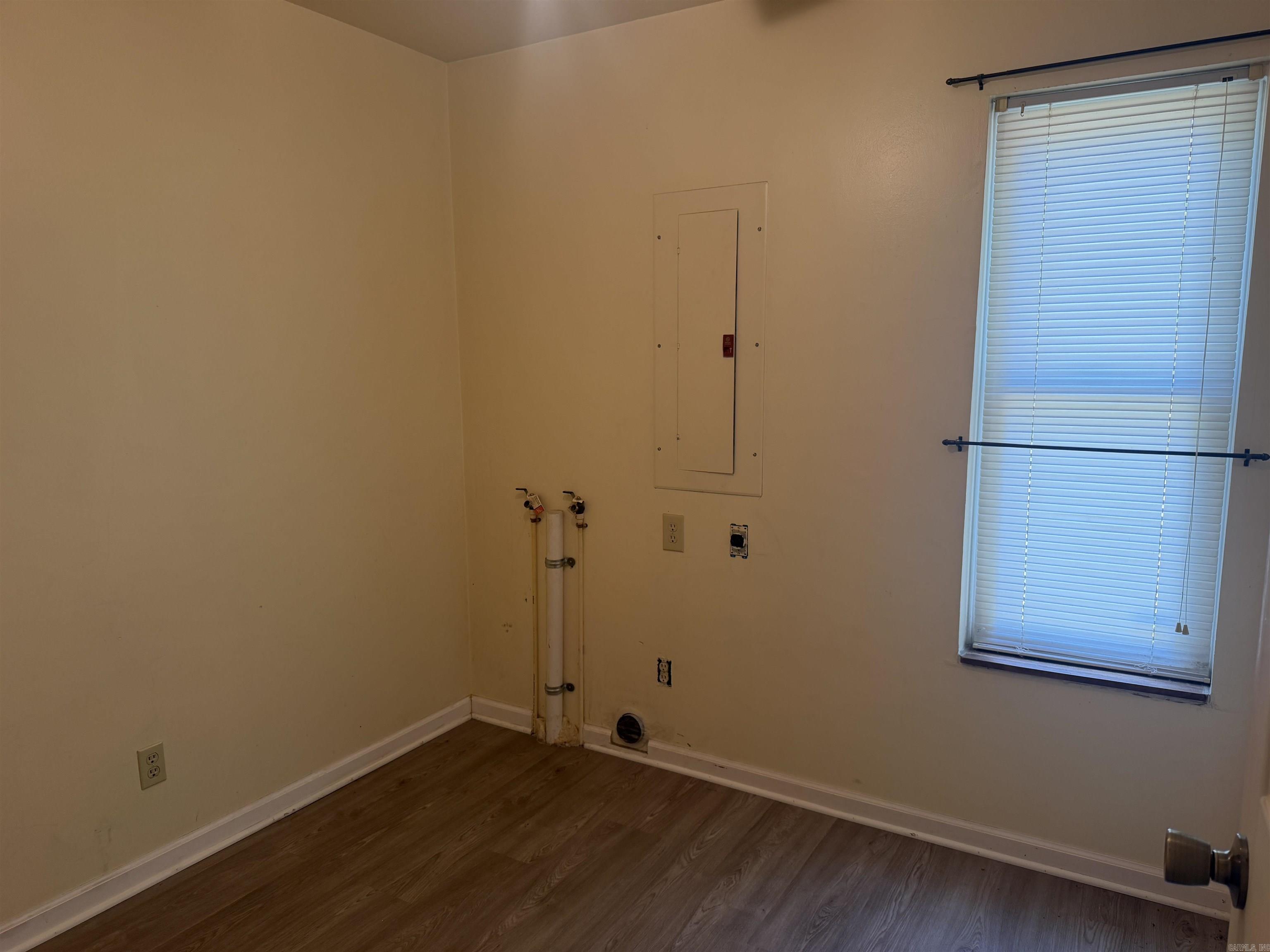 5811 W Jones Street Property Photo 13