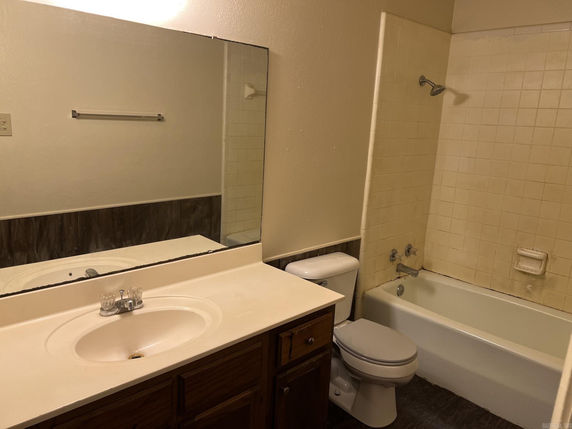 2712 John Ashley Drive Property Photo 2