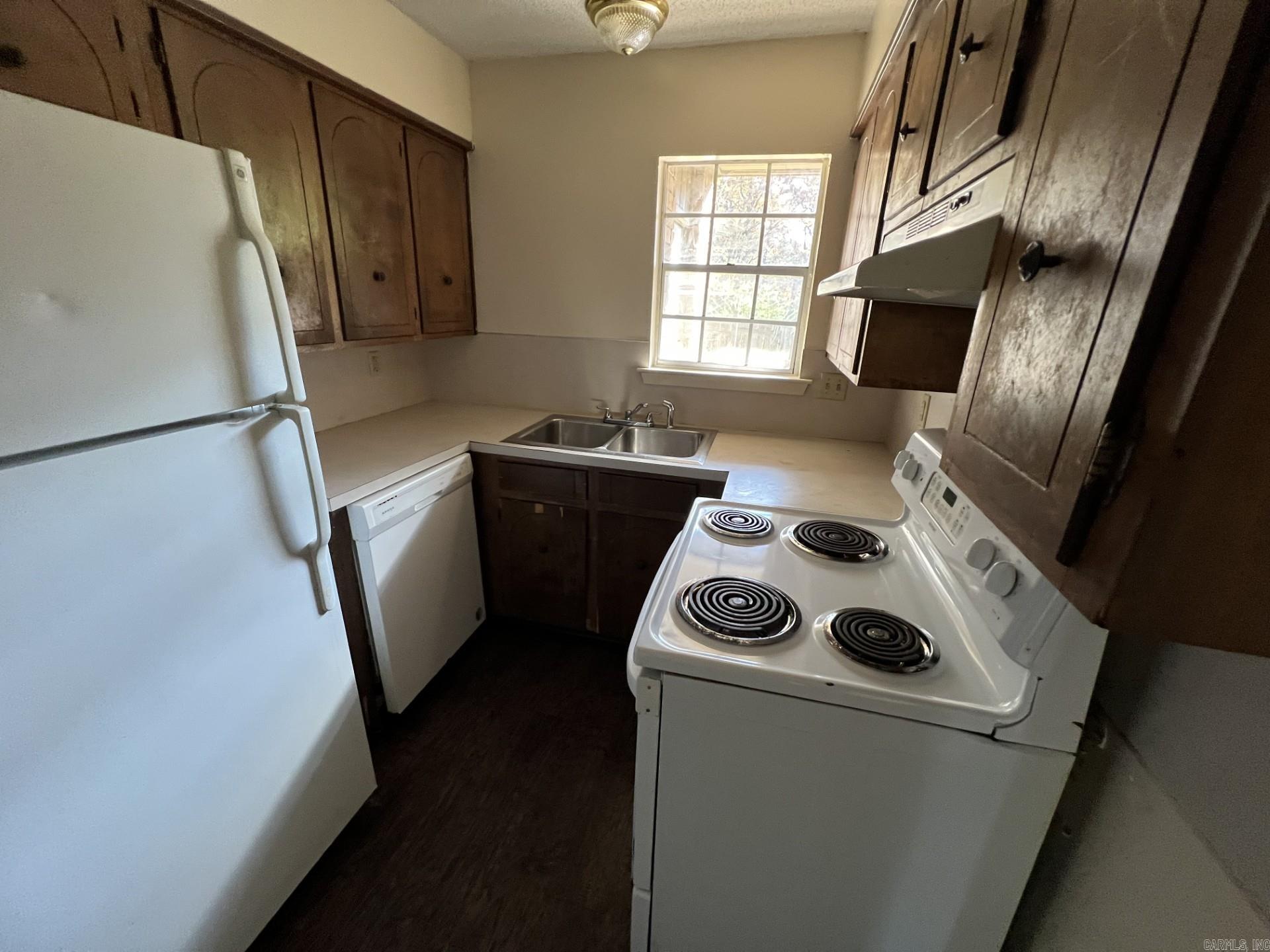 2712 John Ashley Drive Property Photo 3