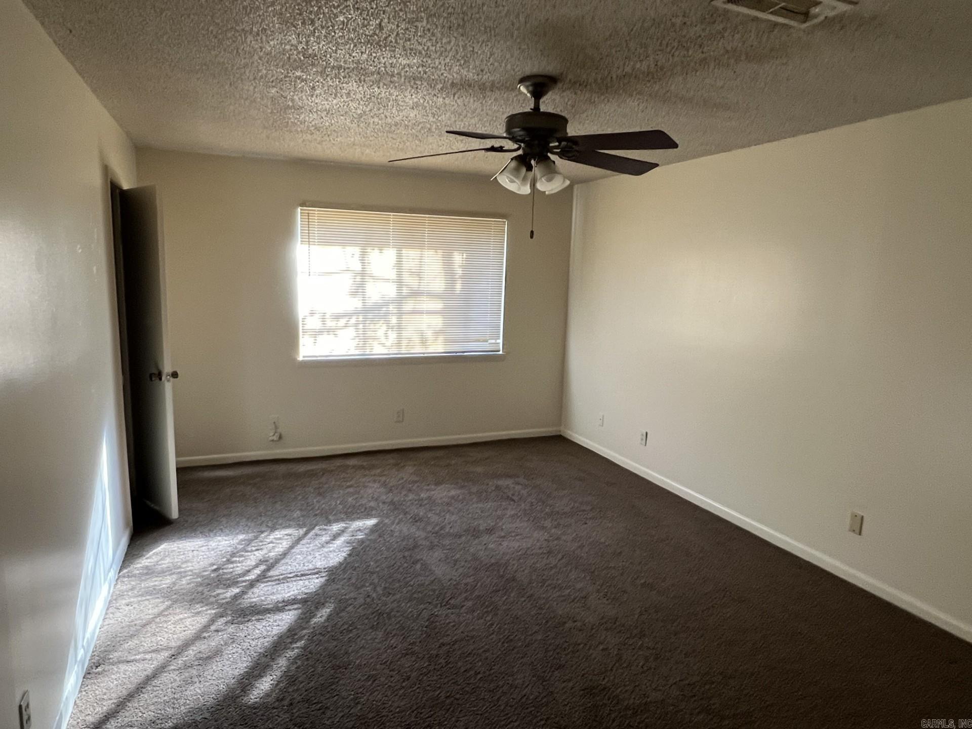2712 John Ashley Drive Property Photo 4