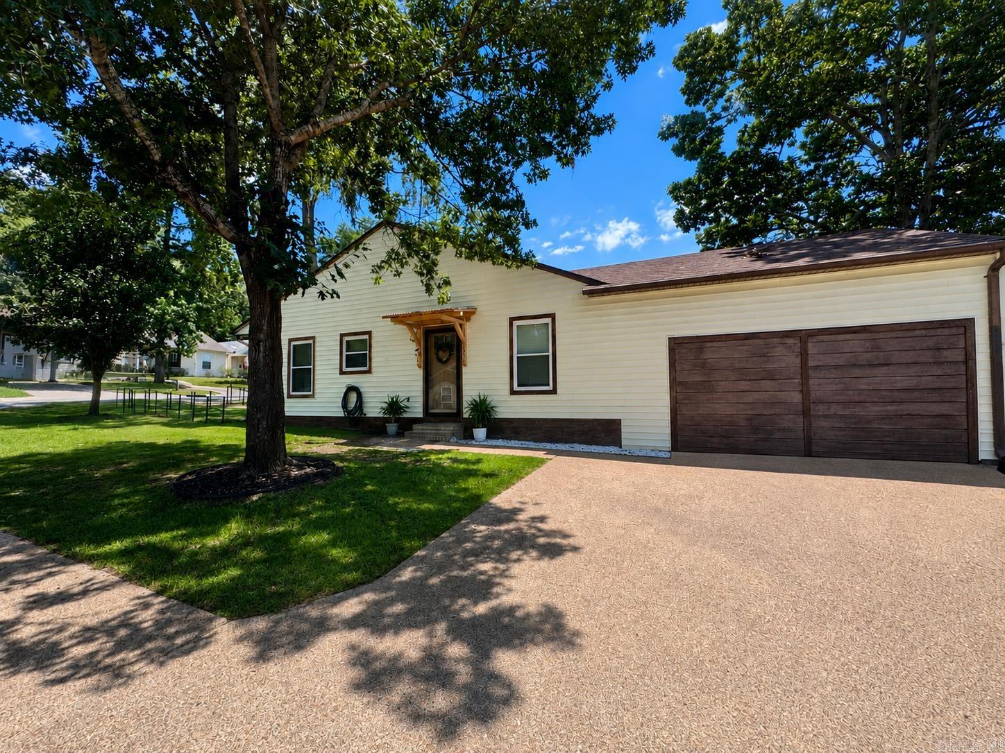 152 Chelle Street Property Photo 1