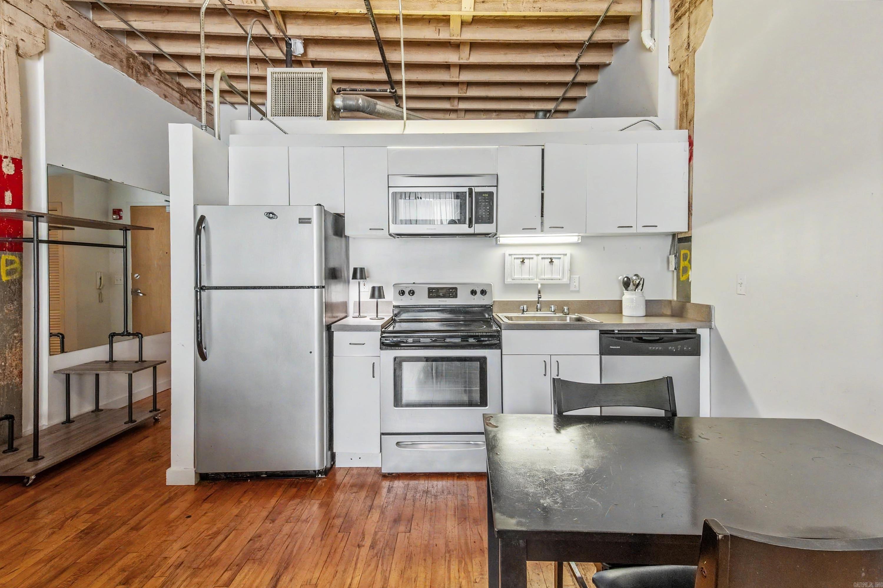 423 E 3rd St #216 216 Property Photo 6