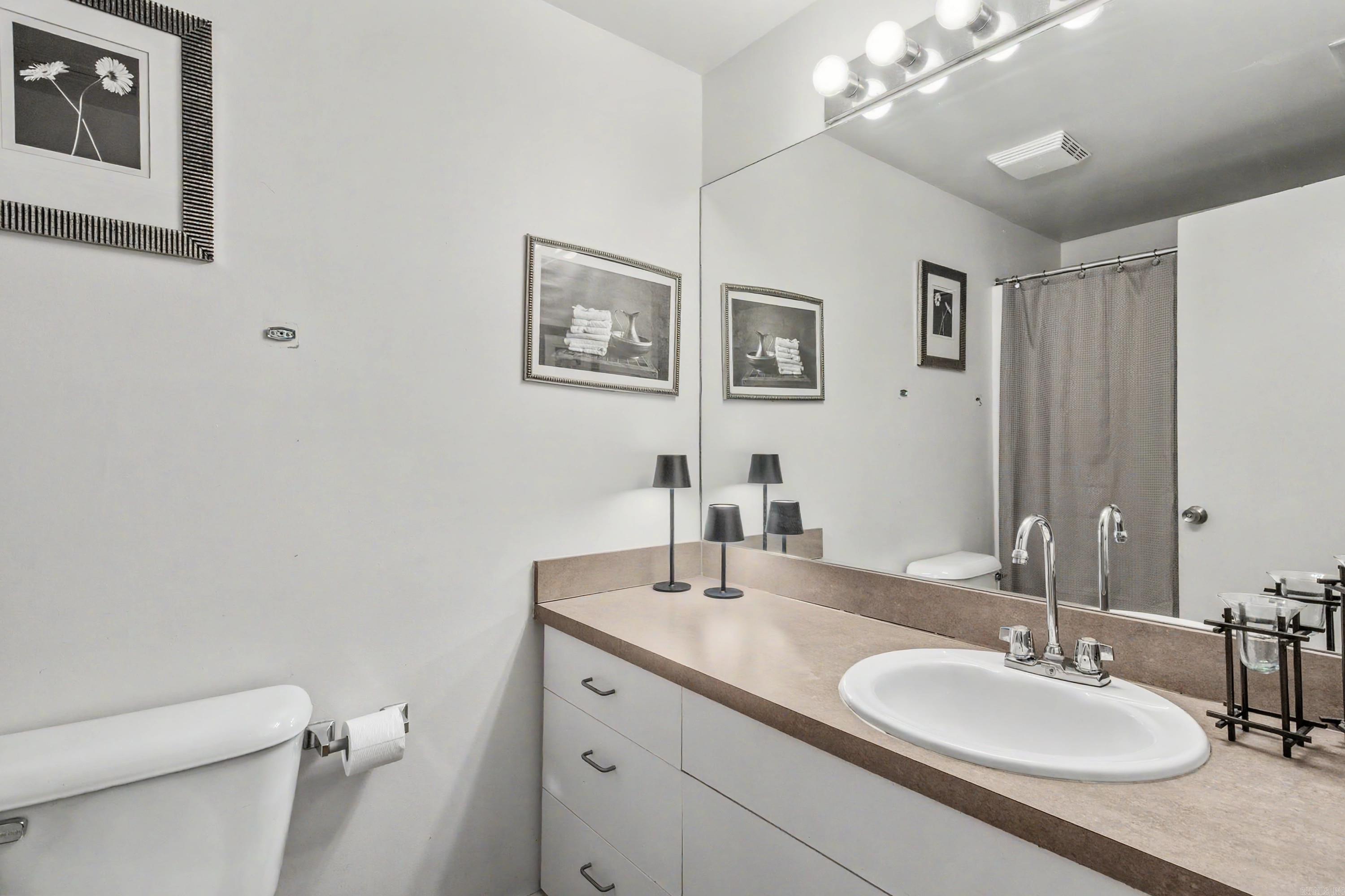423 E 3rd St #216 216 Property Photo 7