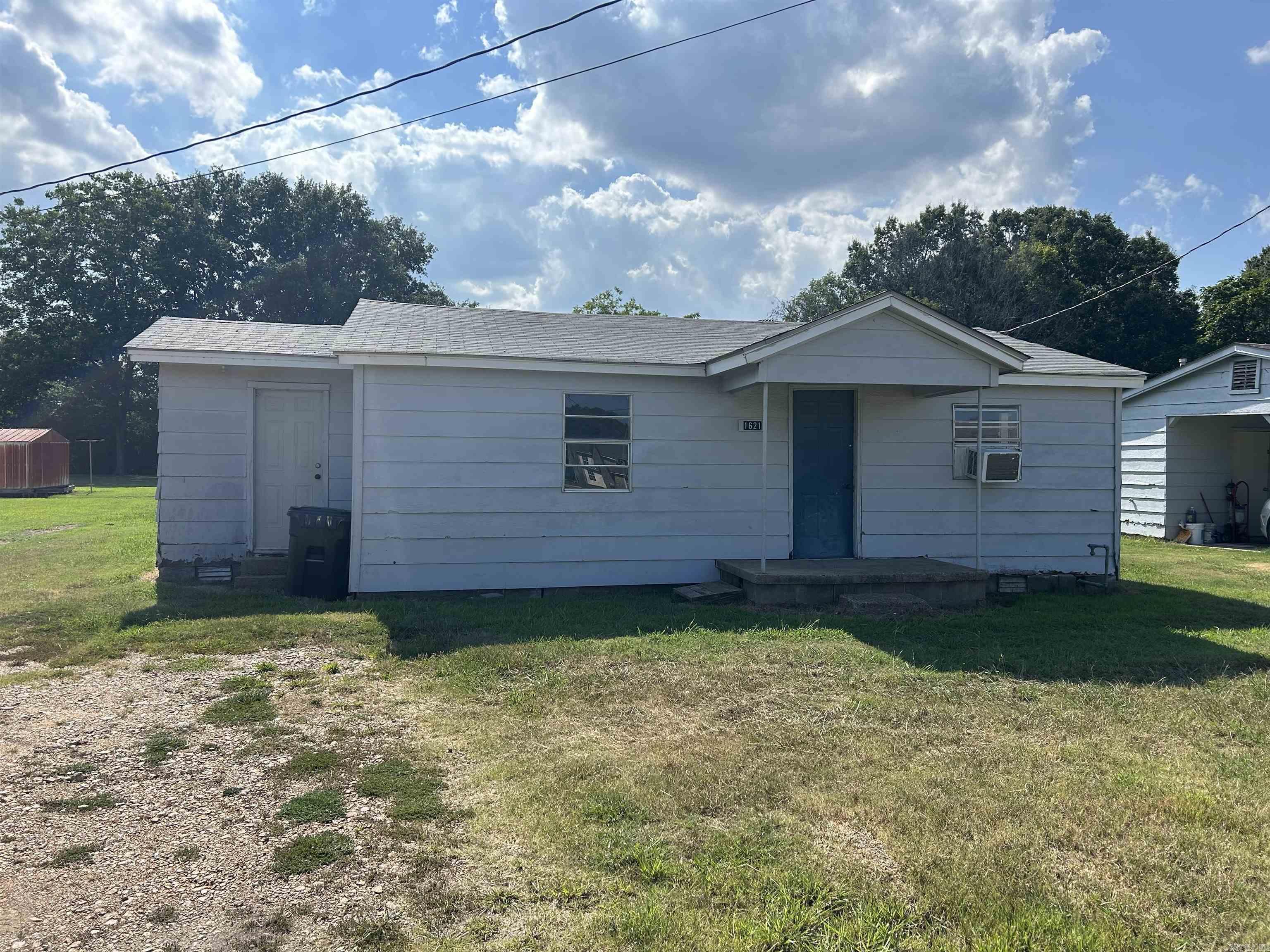 1621 Kathleen Property Photo 1