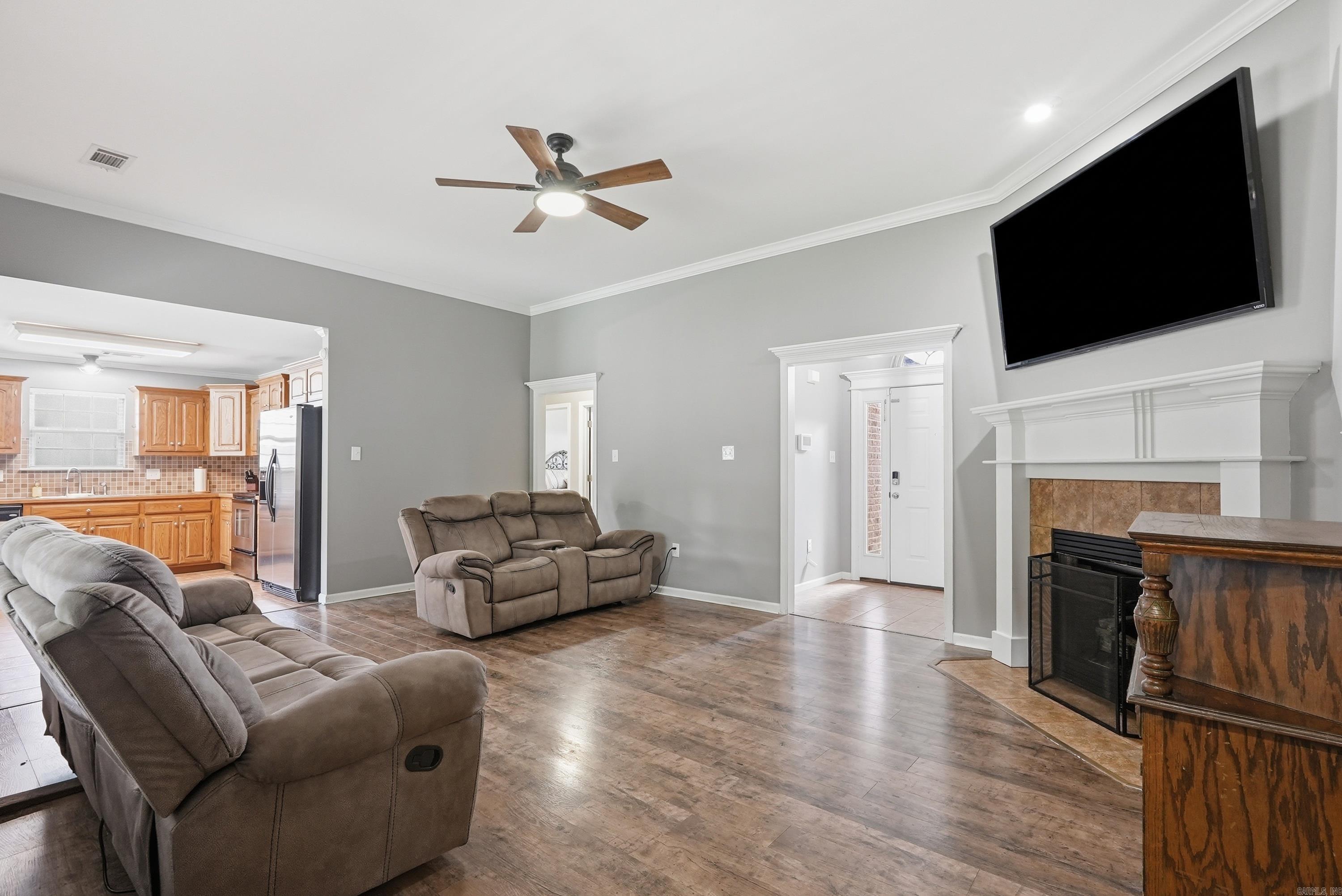 2201 Henry Avenue Property Photo 6