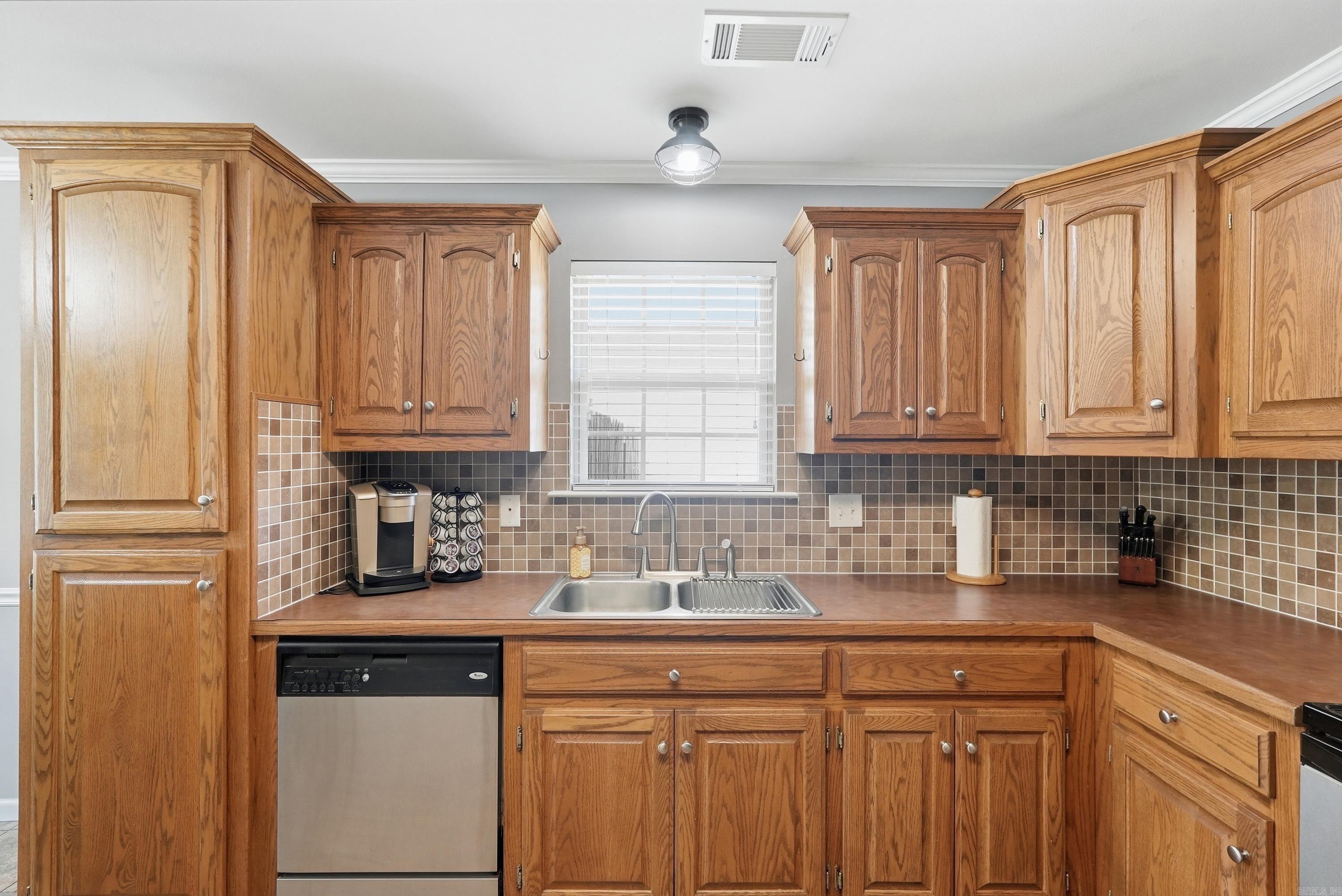 2201 Henry Avenue Property Photo 12