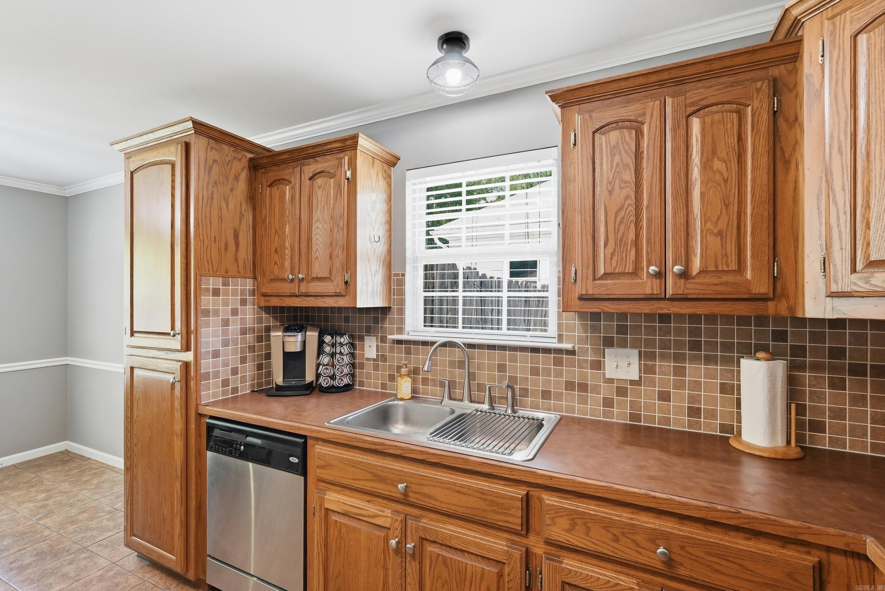 2201 Henry Avenue Property Photo 14