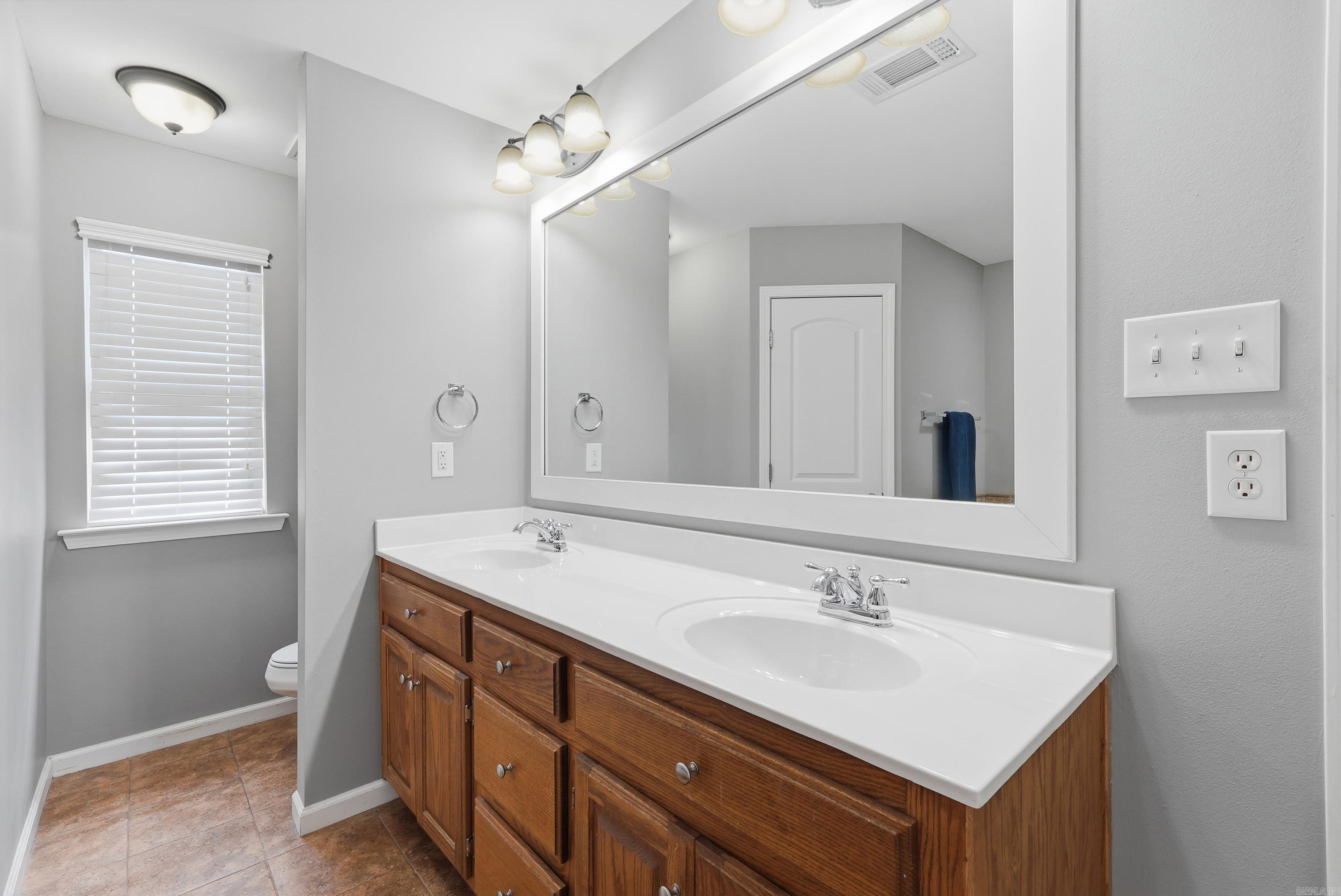 2201 Henry Avenue Property Photo 28
