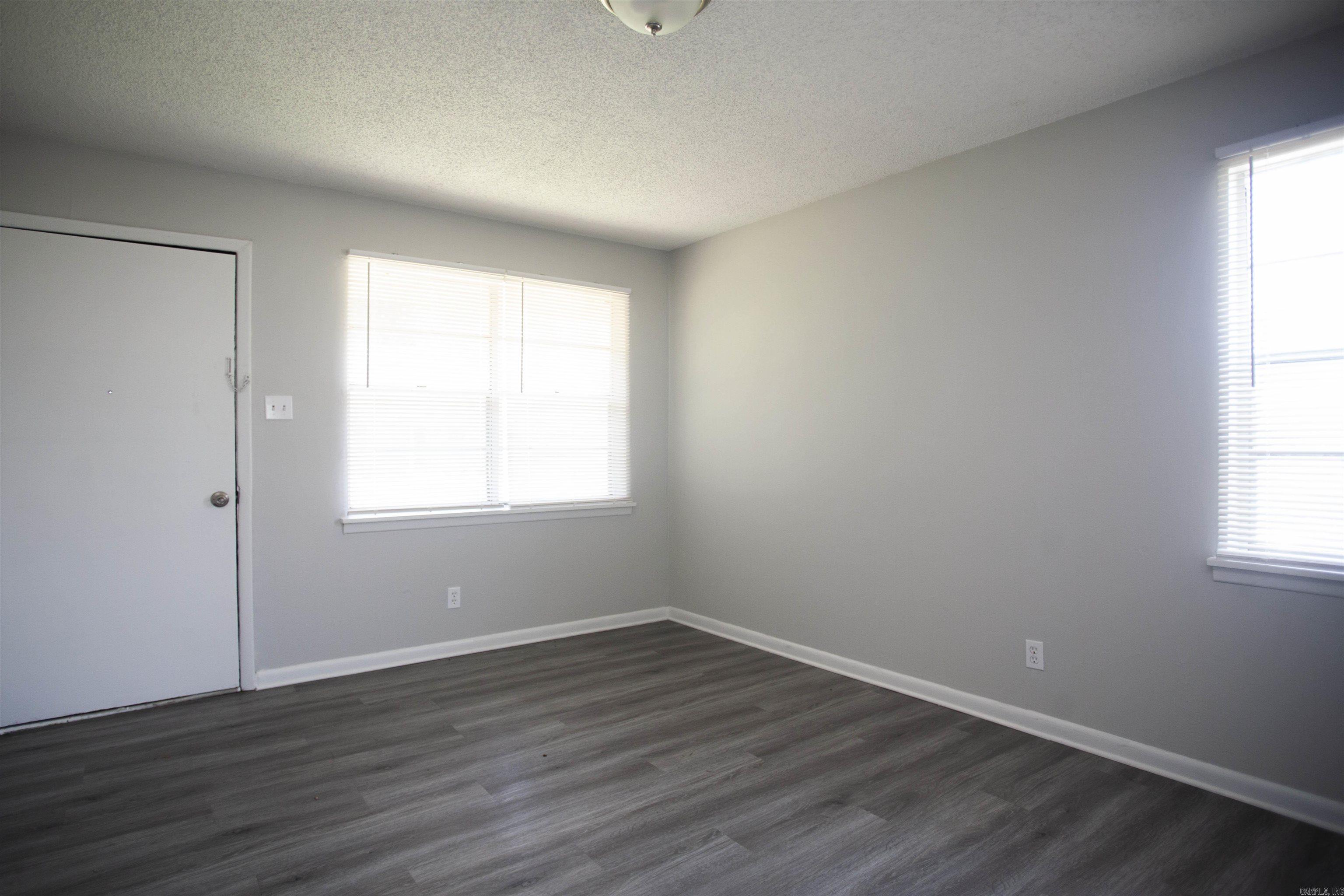 1108 E 11th Street Property Photo 2