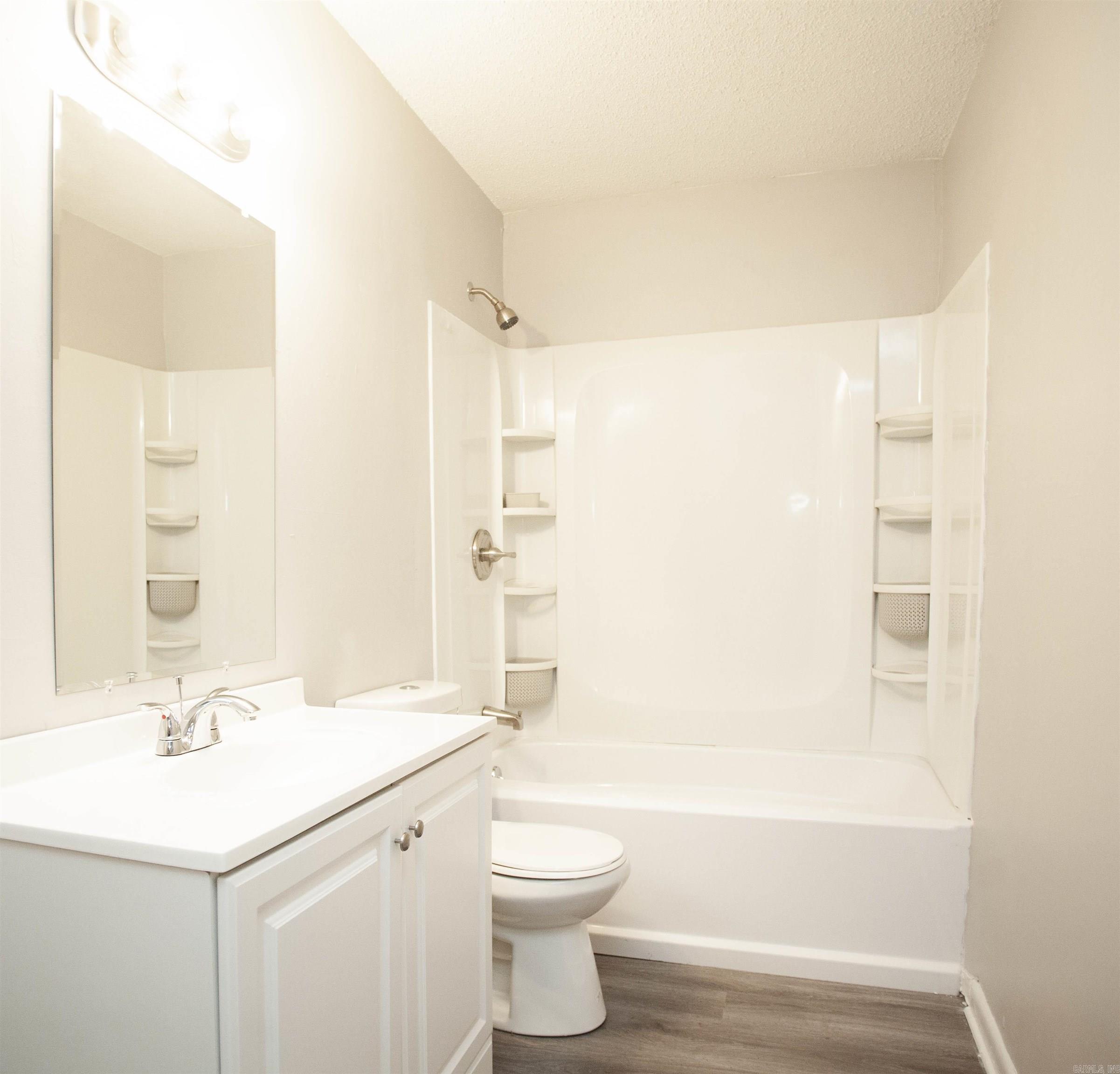 1108 E 11th Street Property Photo 5