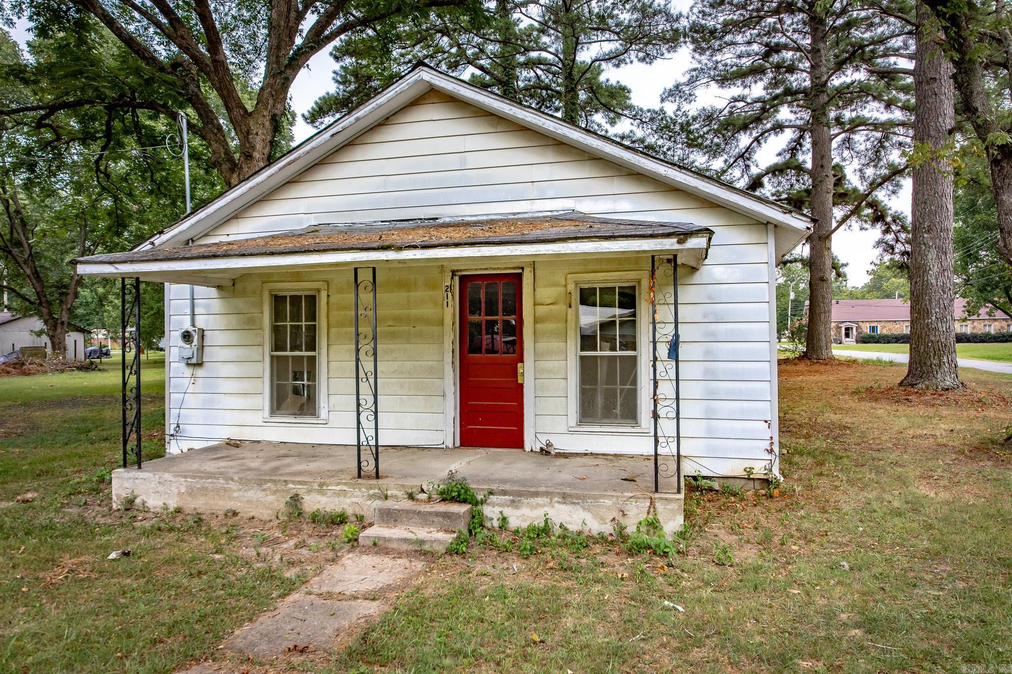 211 W Martin Luther King Property Photo 1