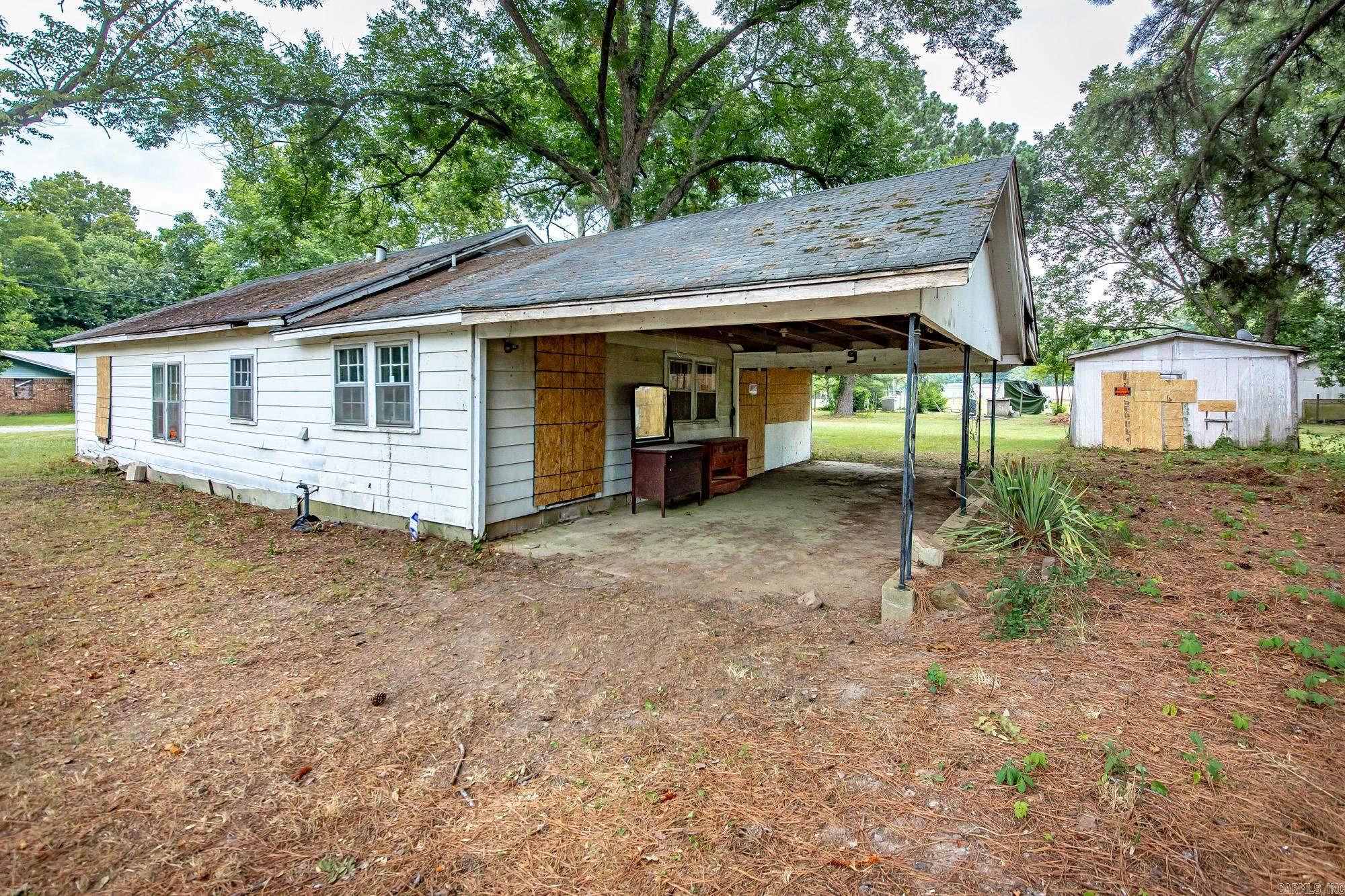 211 W Martin Luther King Property Photo 4