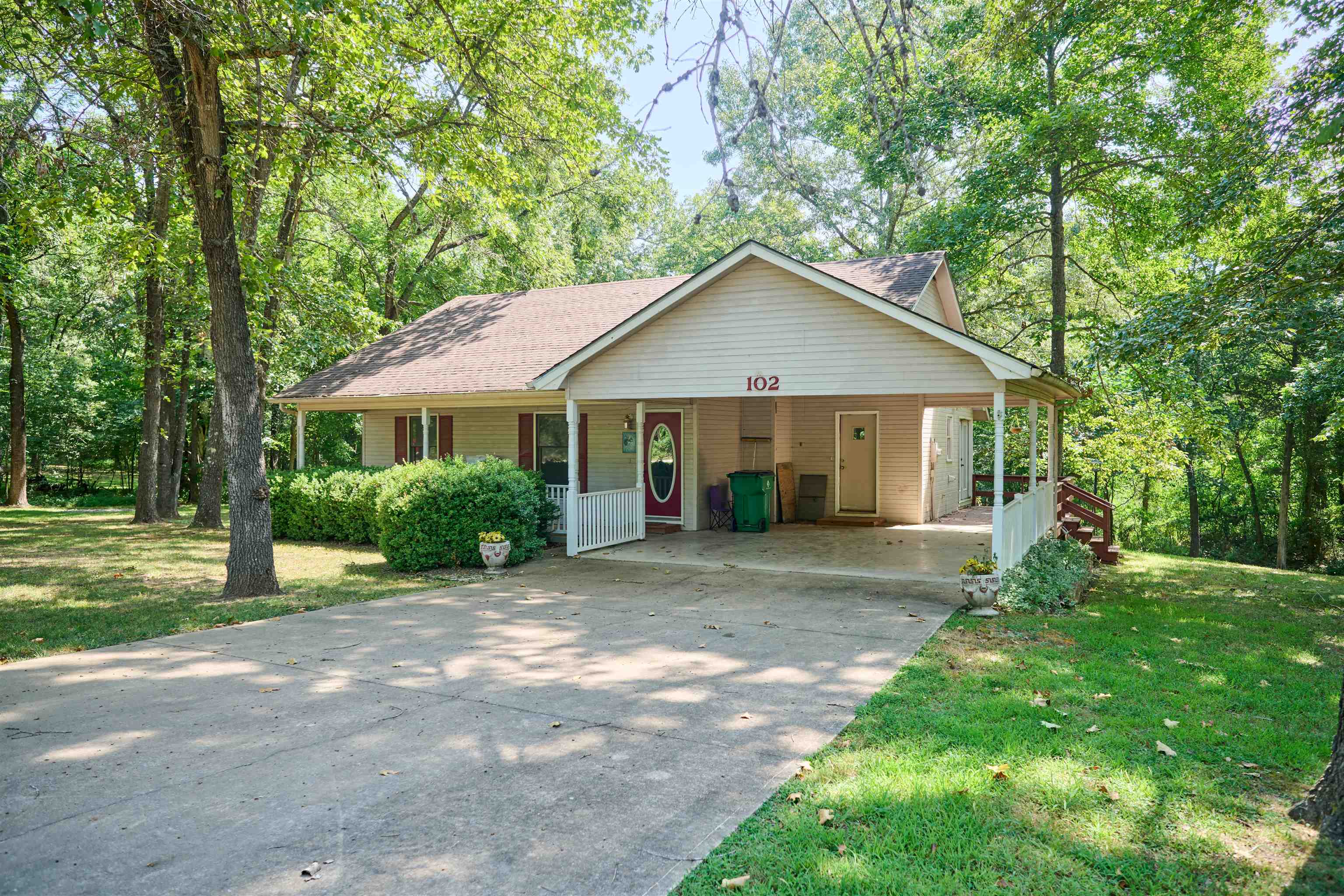102 Hebron Property Photo 2