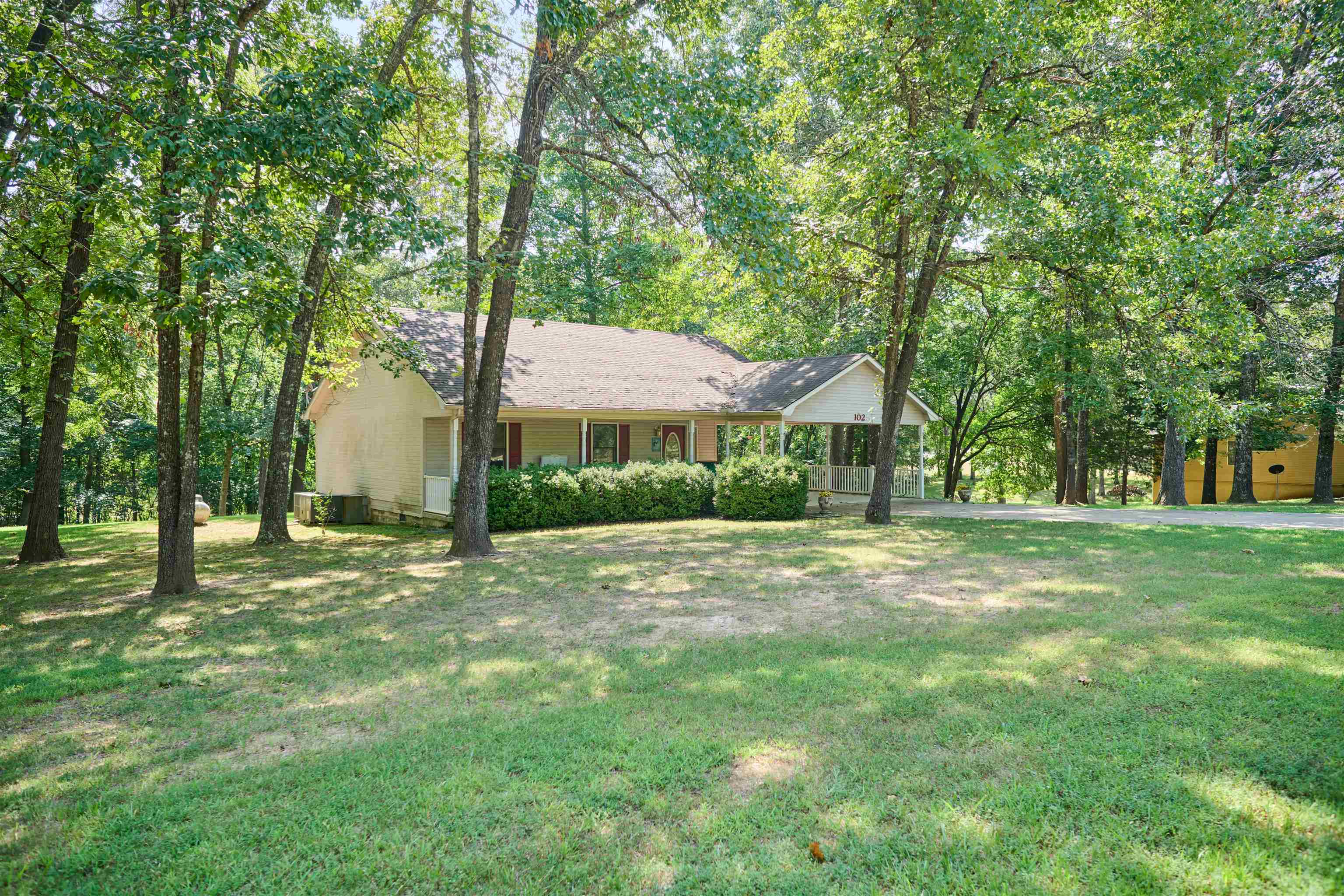 102 Hebron Property Photo 5