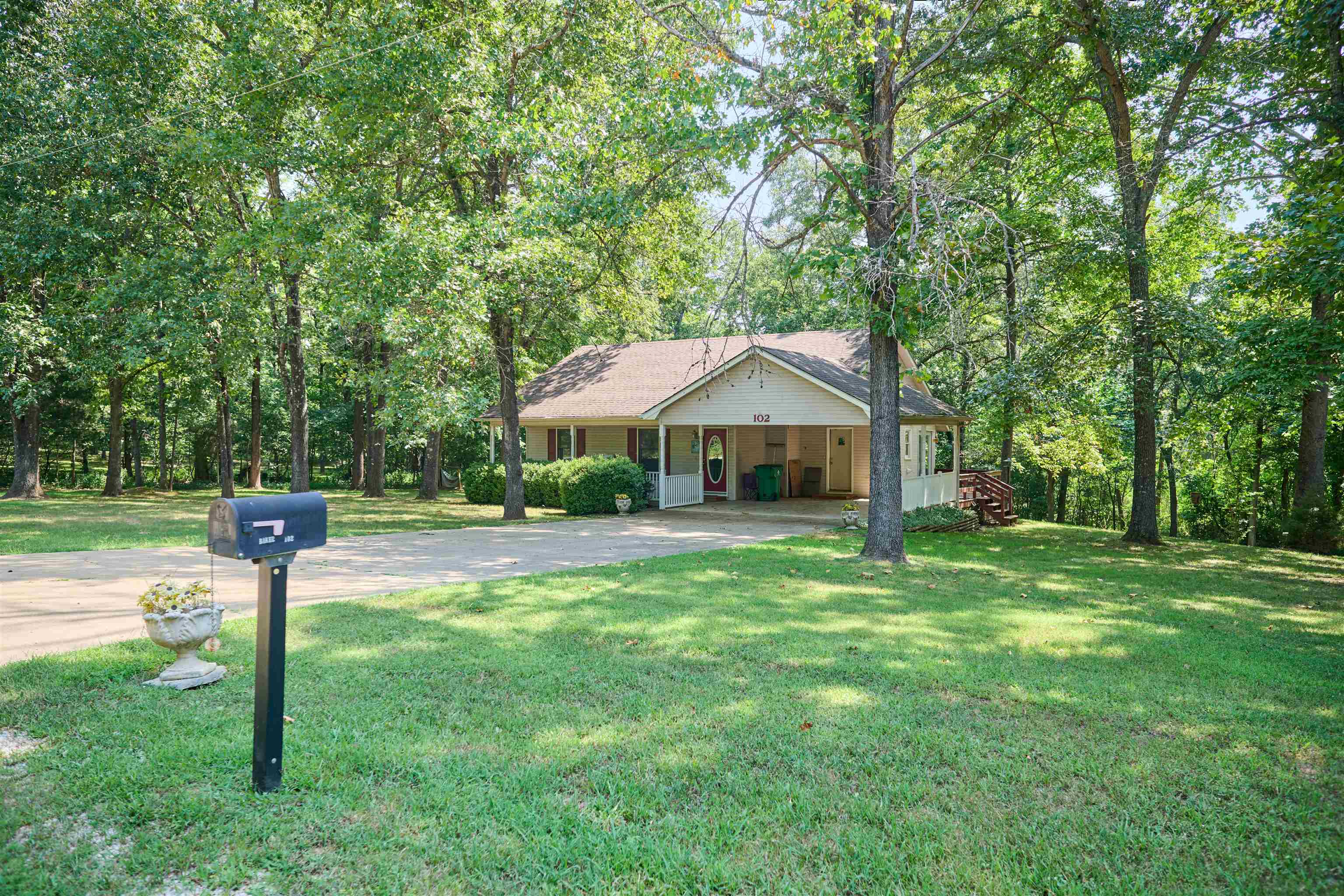 102 Hebron Property Photo 7