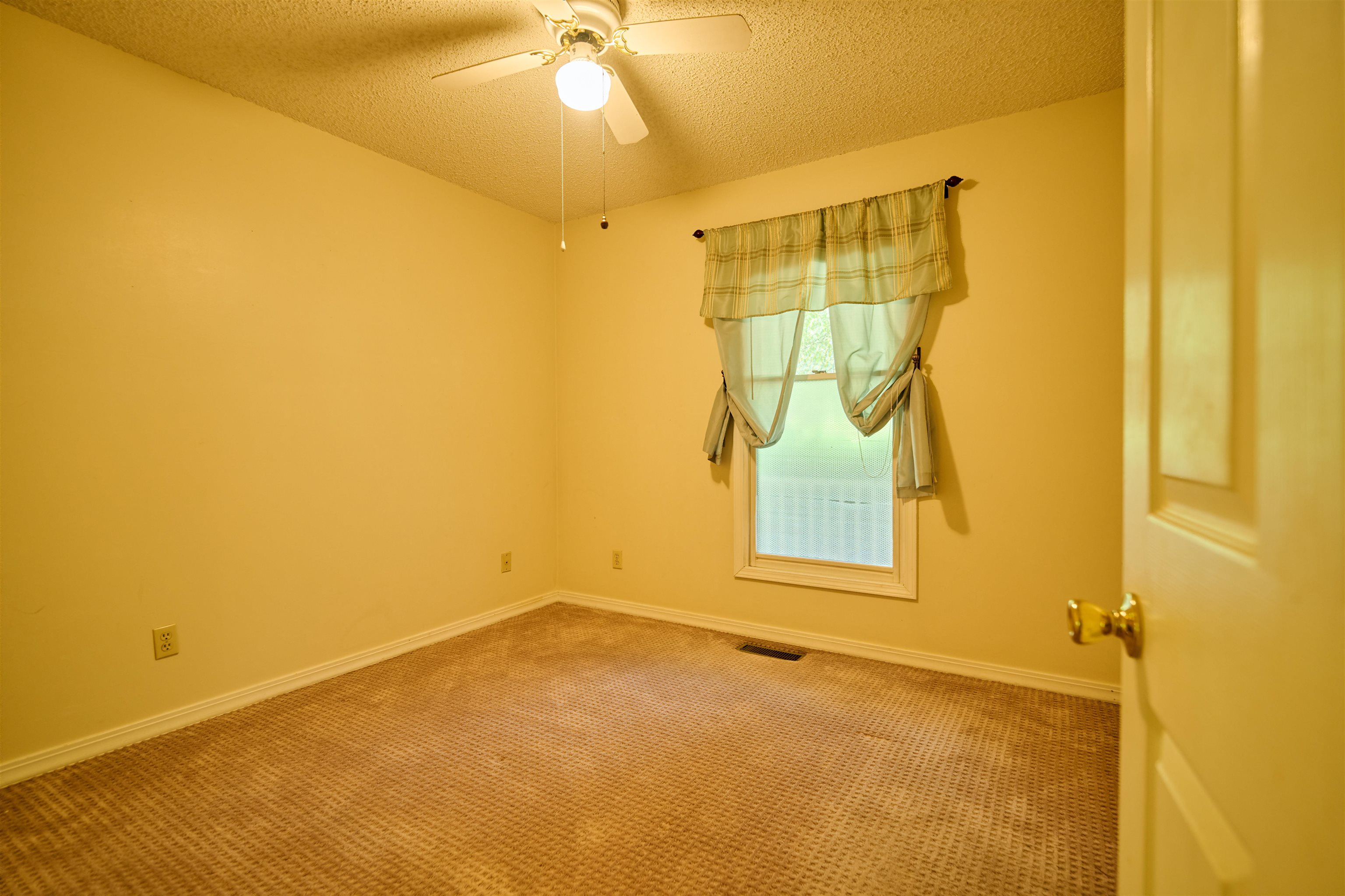 102 Hebron Property Photo 33