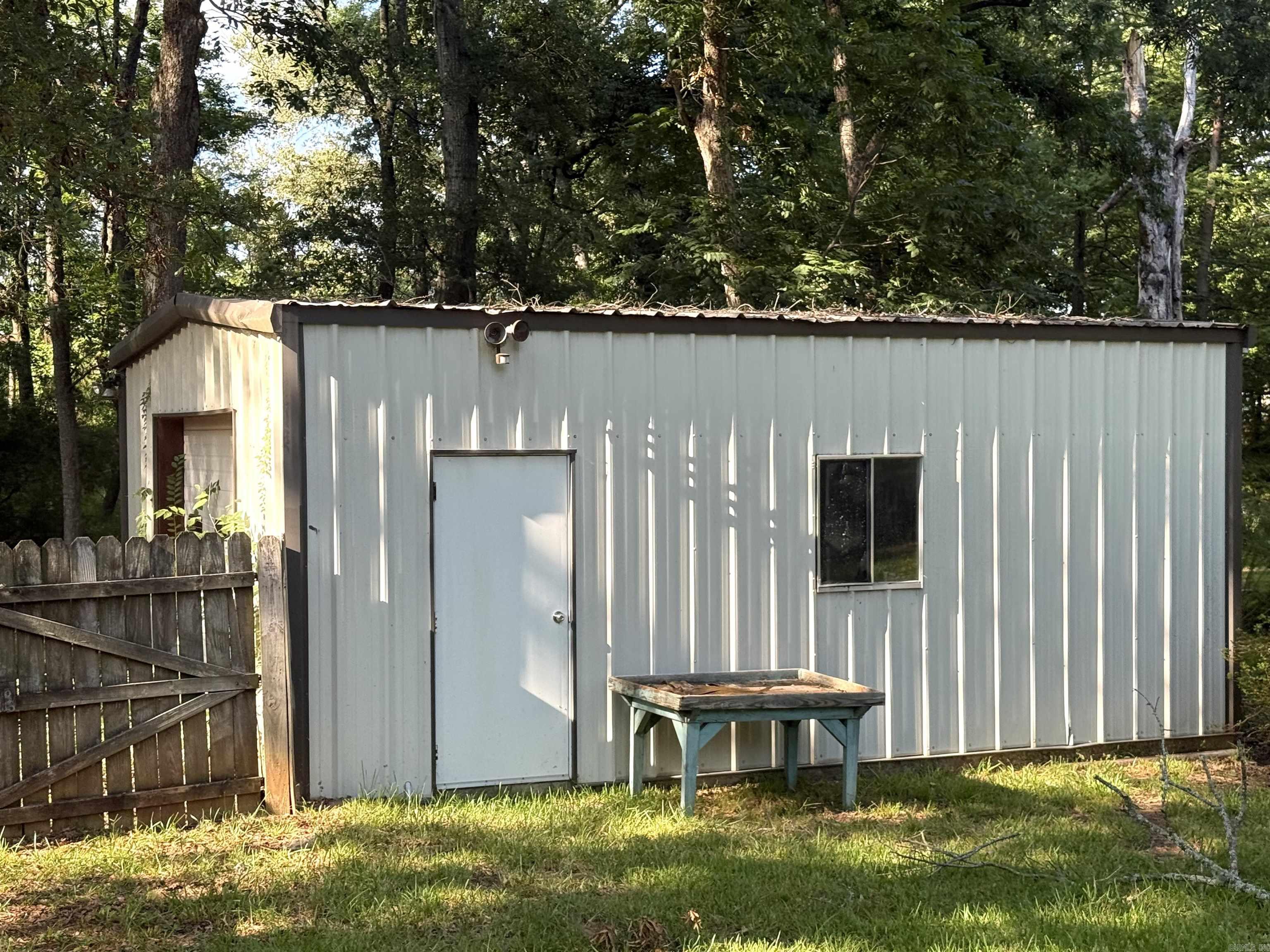 613 E Cedar Property Photo 5