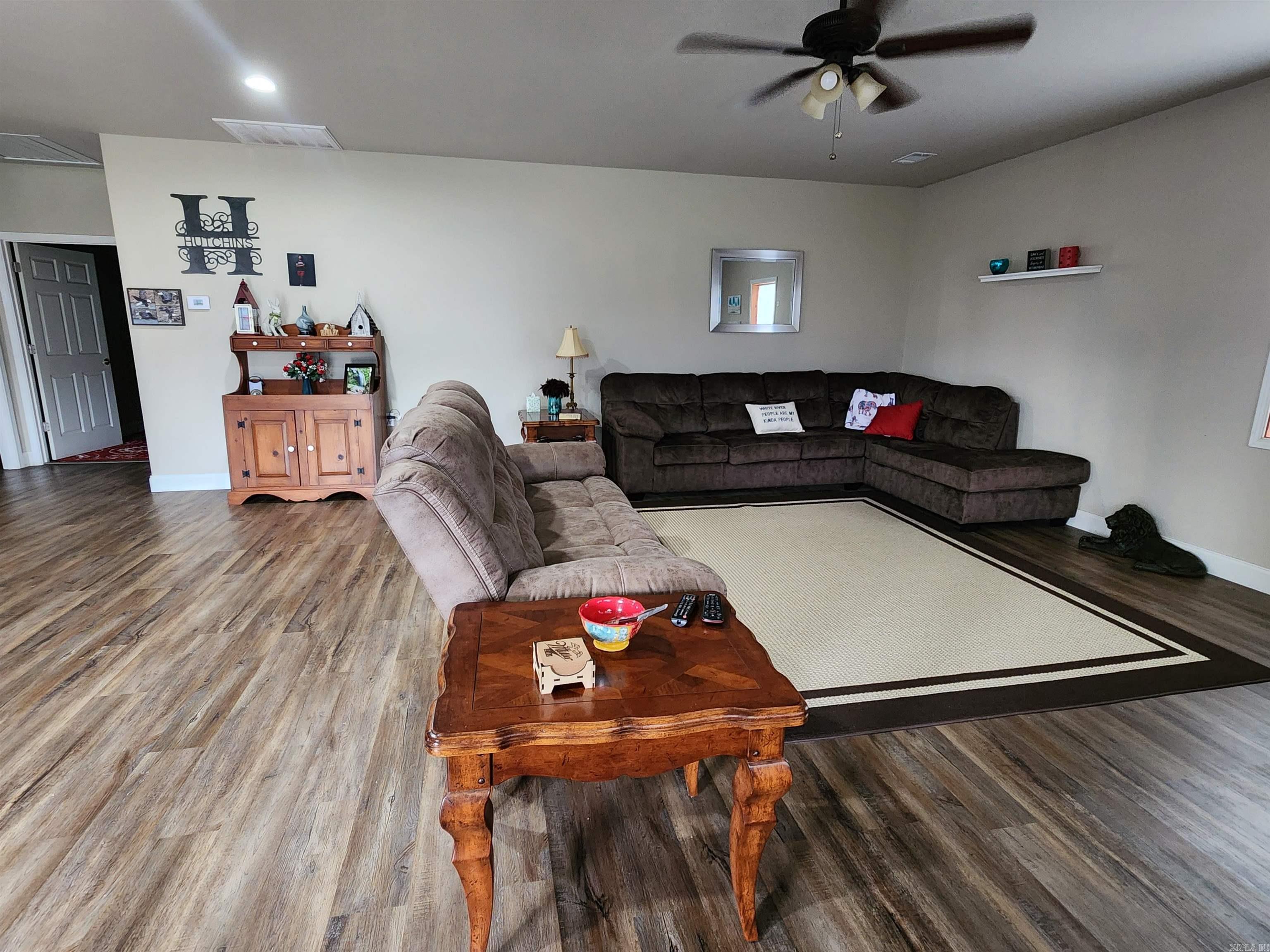 333 Manor Drive Property Photo 6