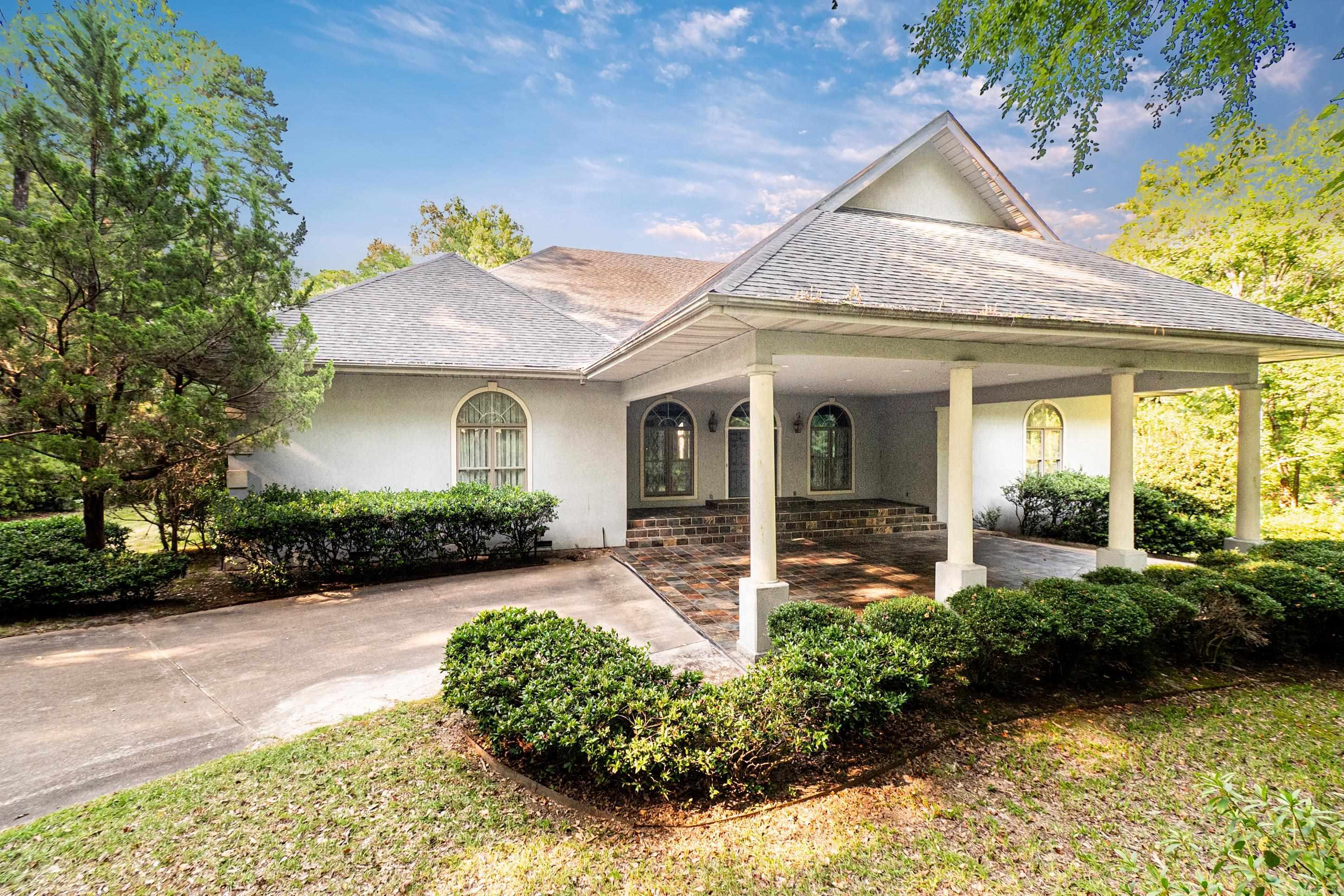 2310 Ridgewood Dr. Property Photo 5
