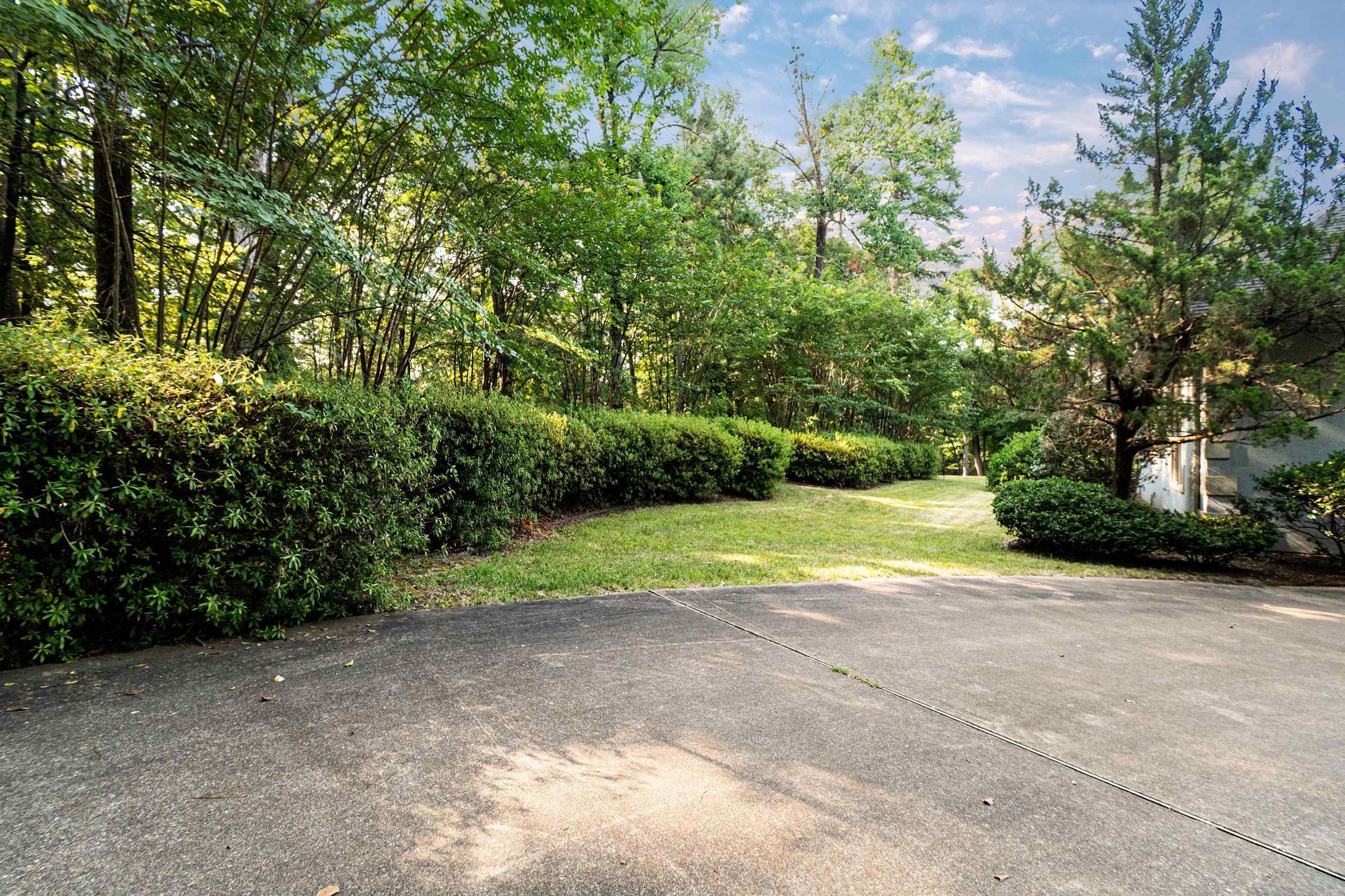2310 Ridgewood Dr. Property Photo 9