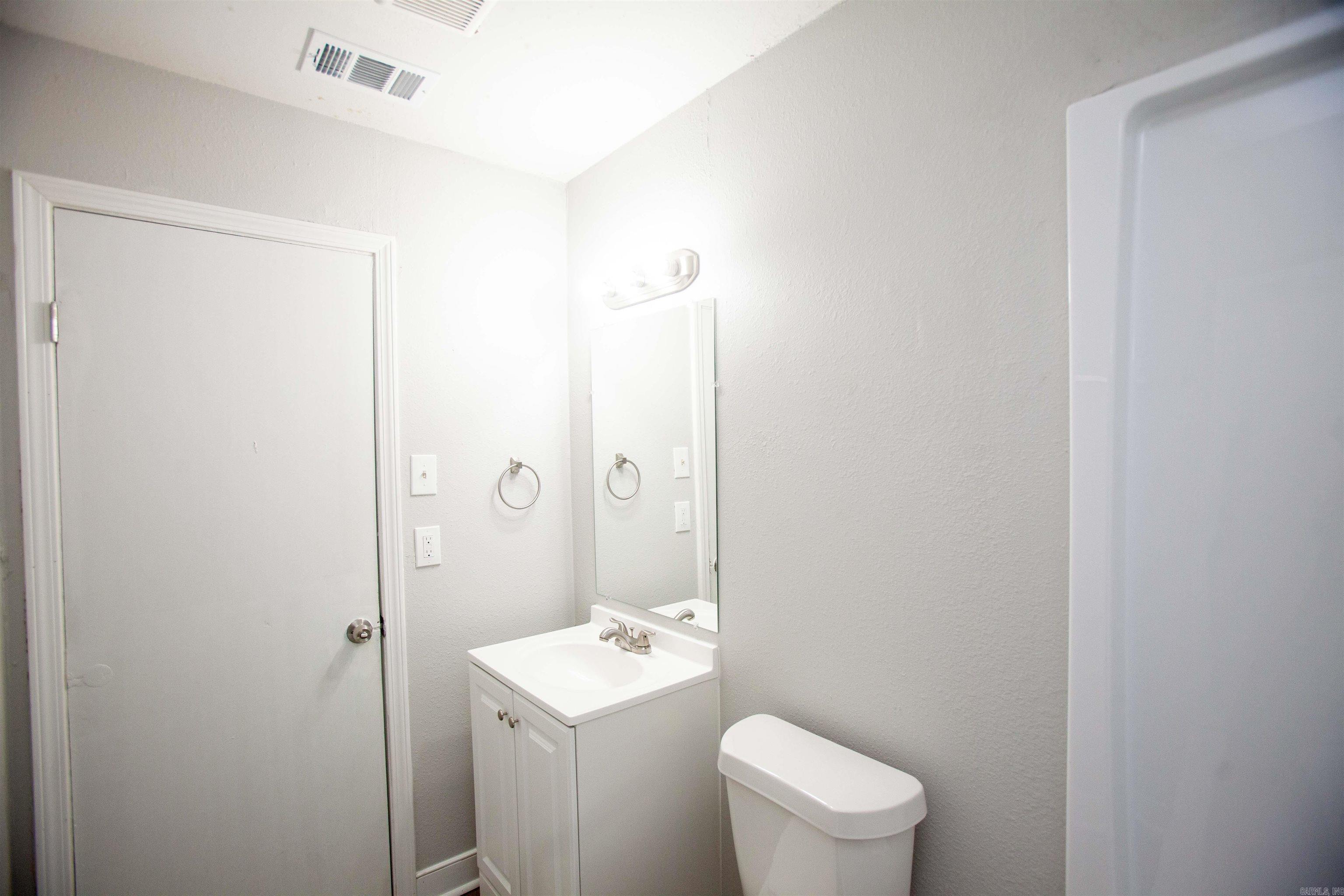 7124 Twin Oaks Property Photo 3