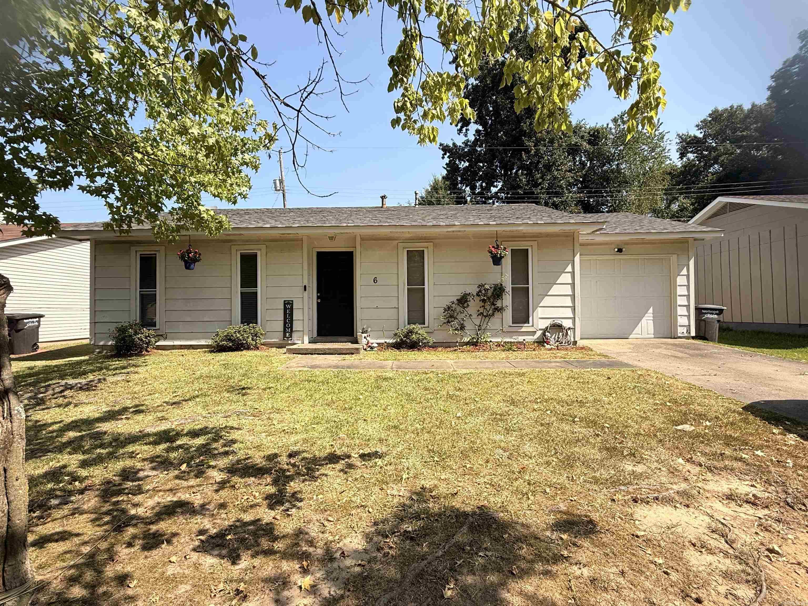 6 Woodbriar Ct